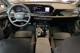 punainen Audi A5 2025 kuva 7.