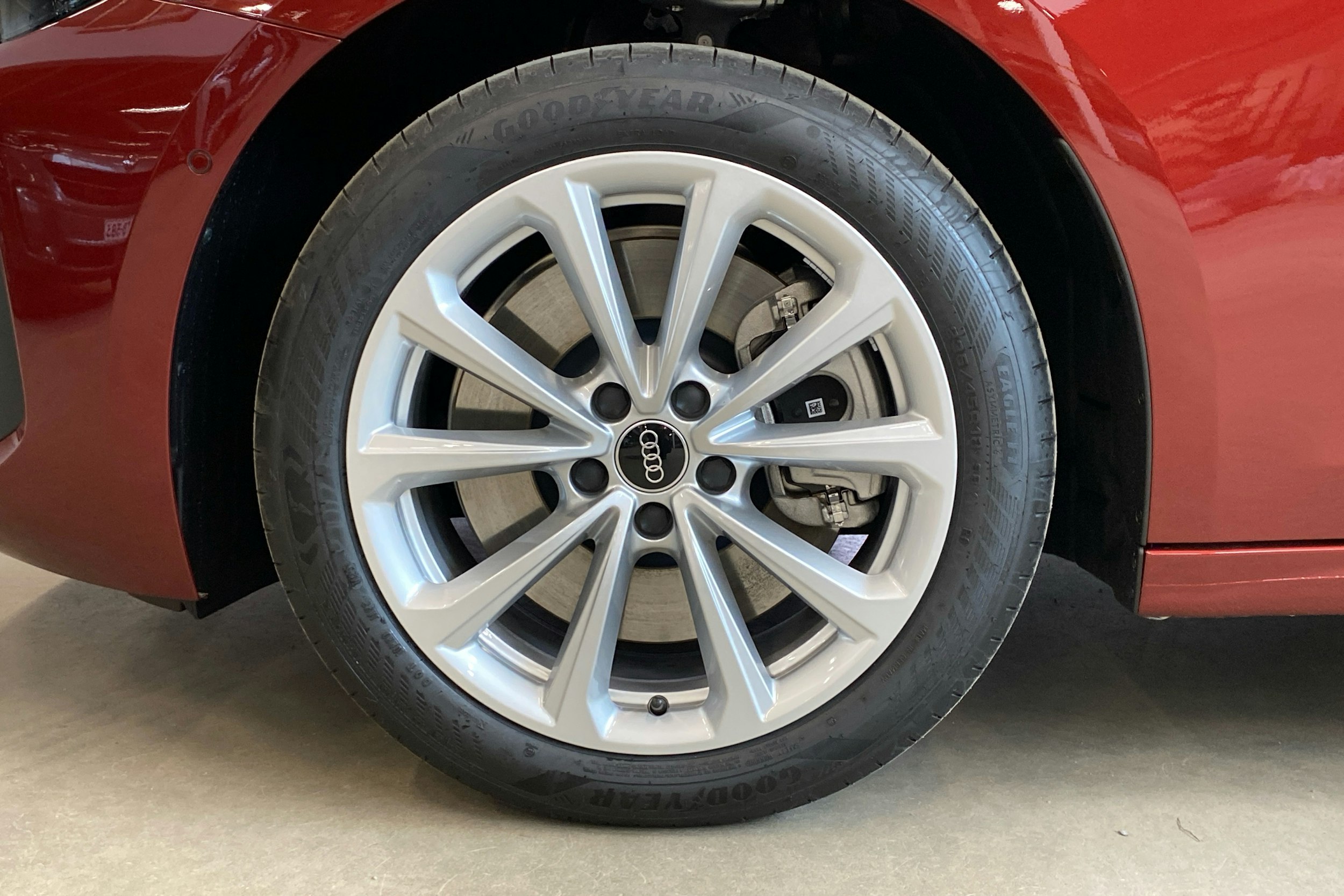 punainen Audi A5 2025 kuva 9.