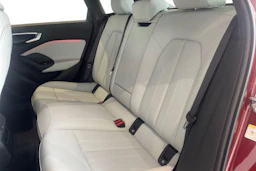 punainen Audi A5 2026 kuva 8.