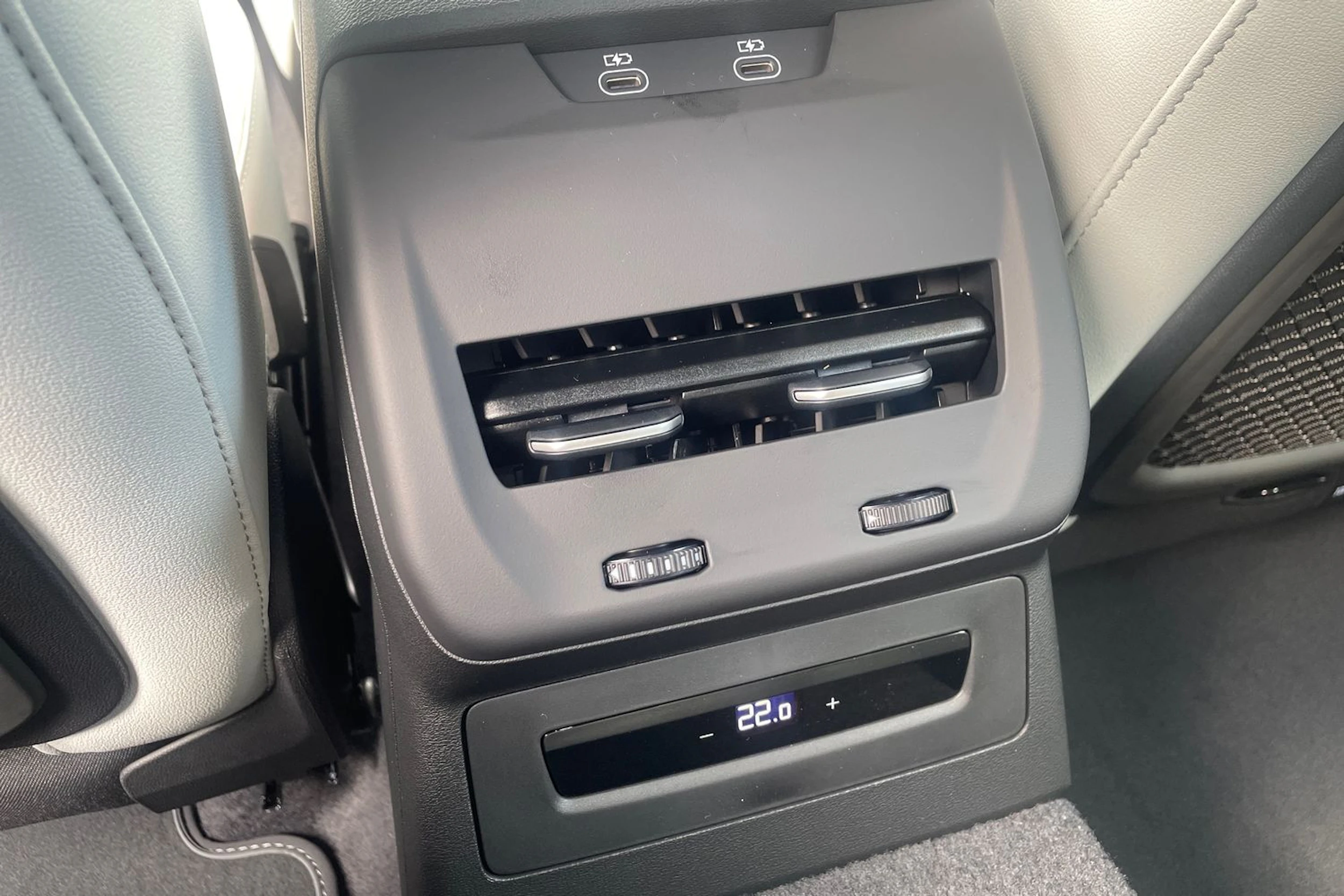 punainen Audi A5 2026 kuva 19.
