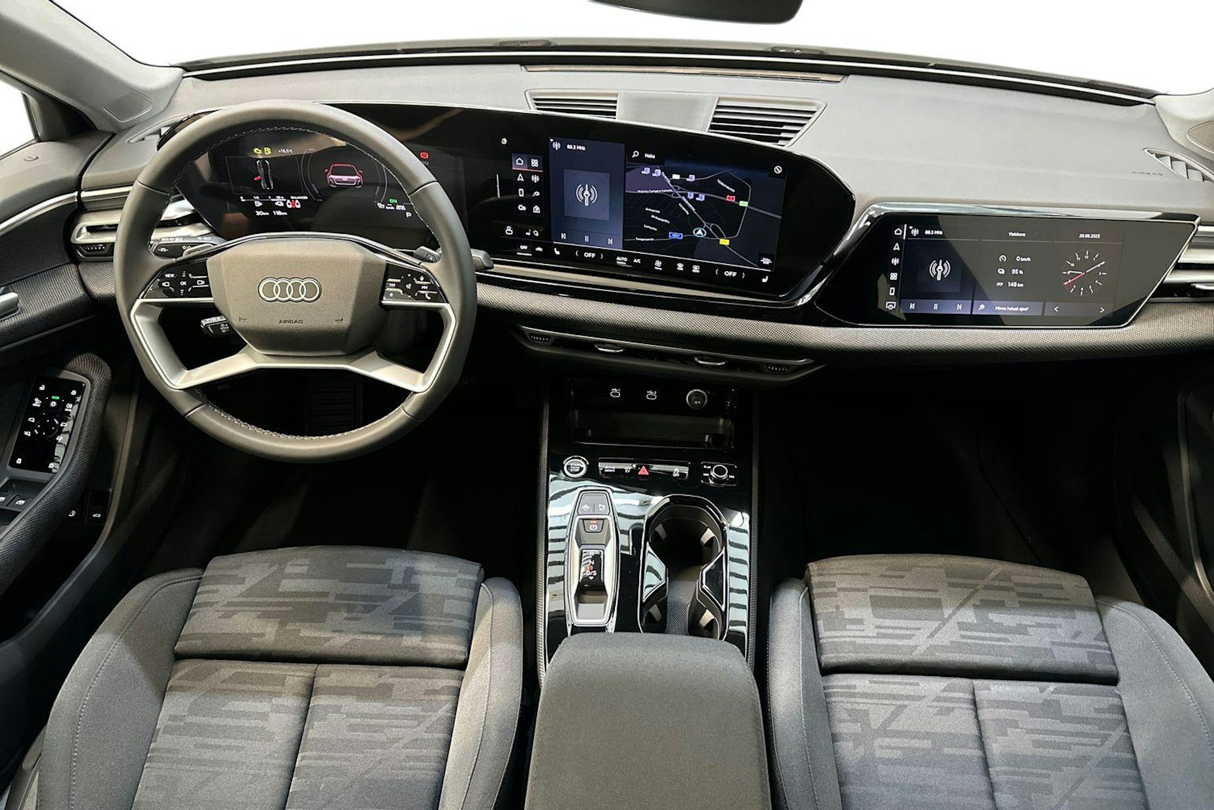 jäätikön valkoinen Audi A5 2026 kuva 2.