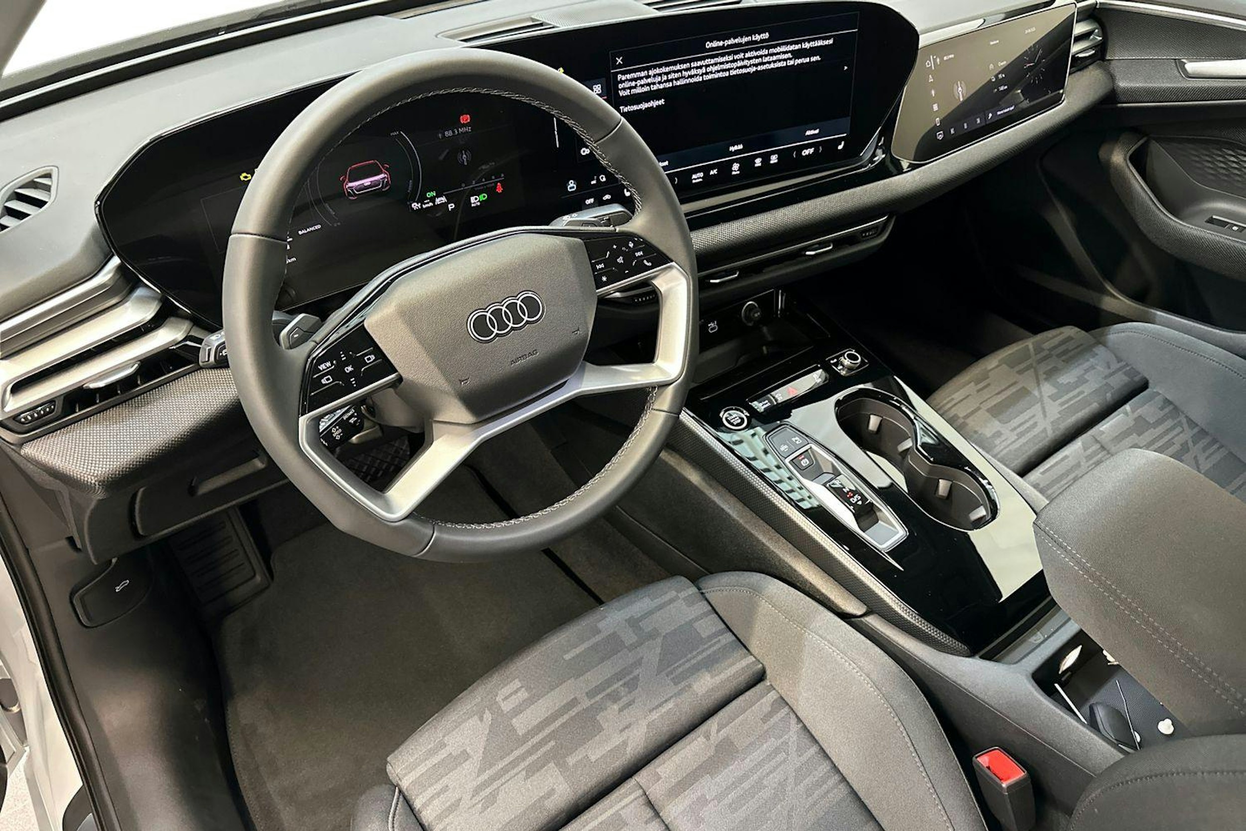 jäätikön valkoinen Audi A5 2026 kuva 3.