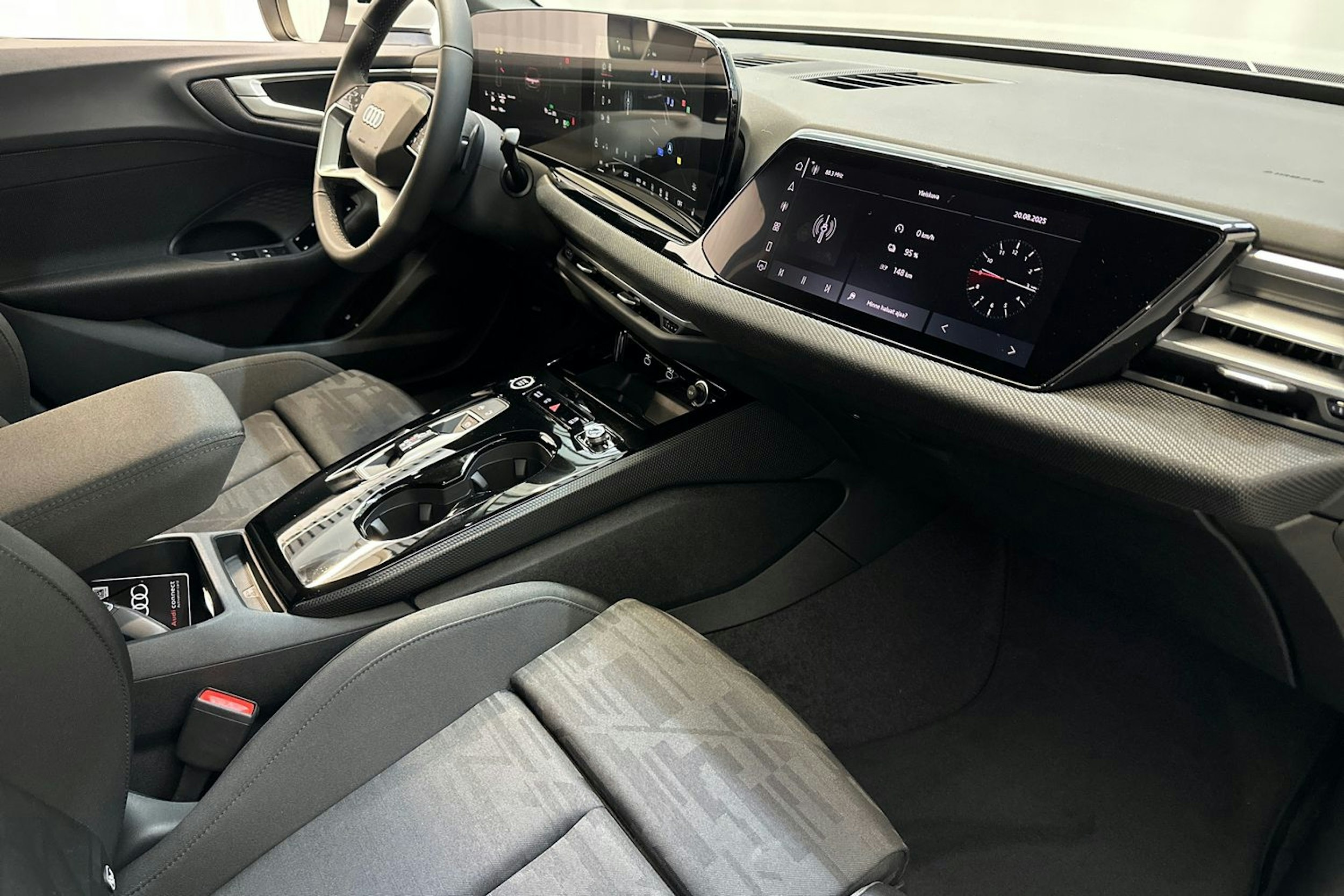 jäätikön valkoinen Audi A5 2026 kuva 13.