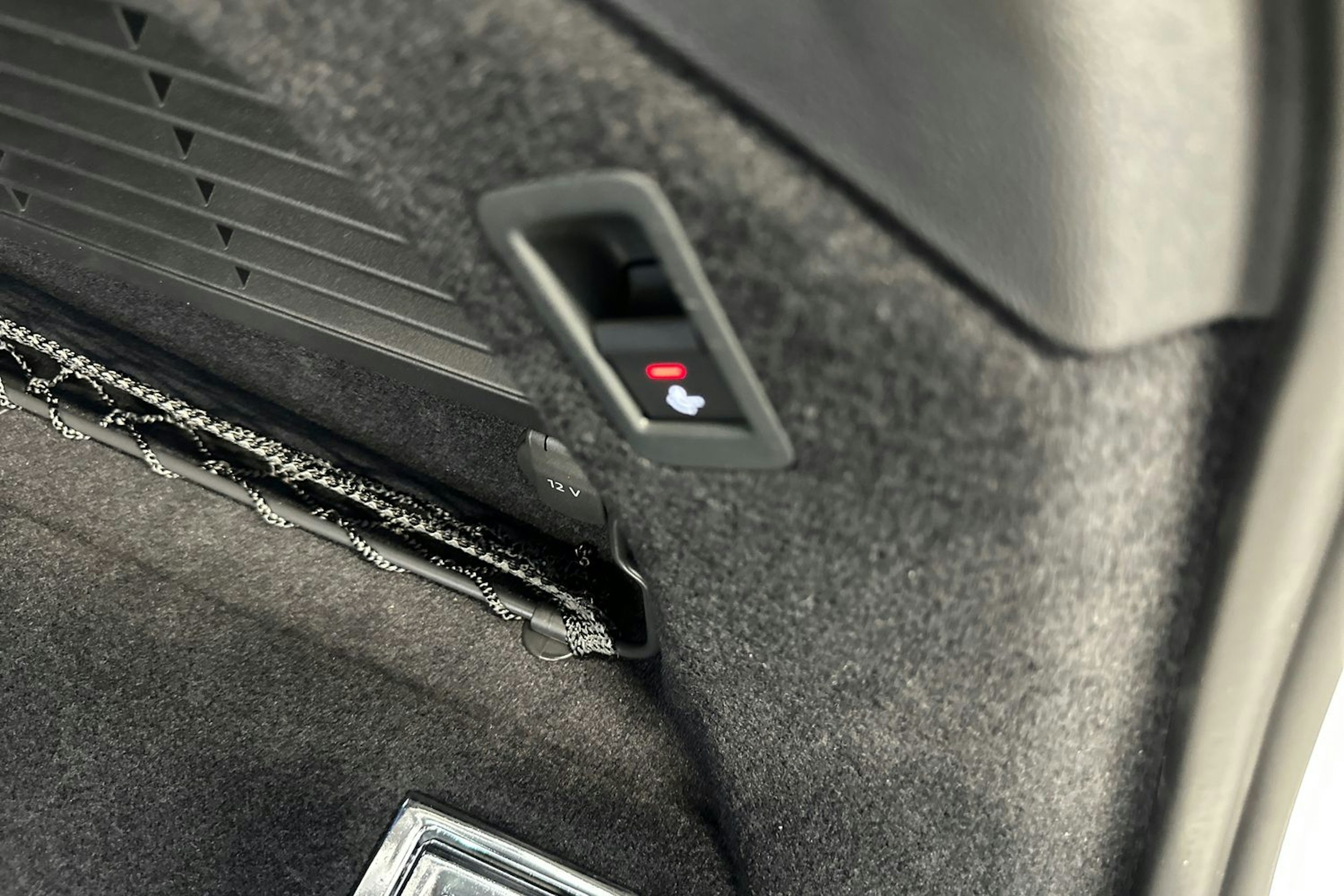 jäätikön valkoinen Audi A5 2026 kuva 14.