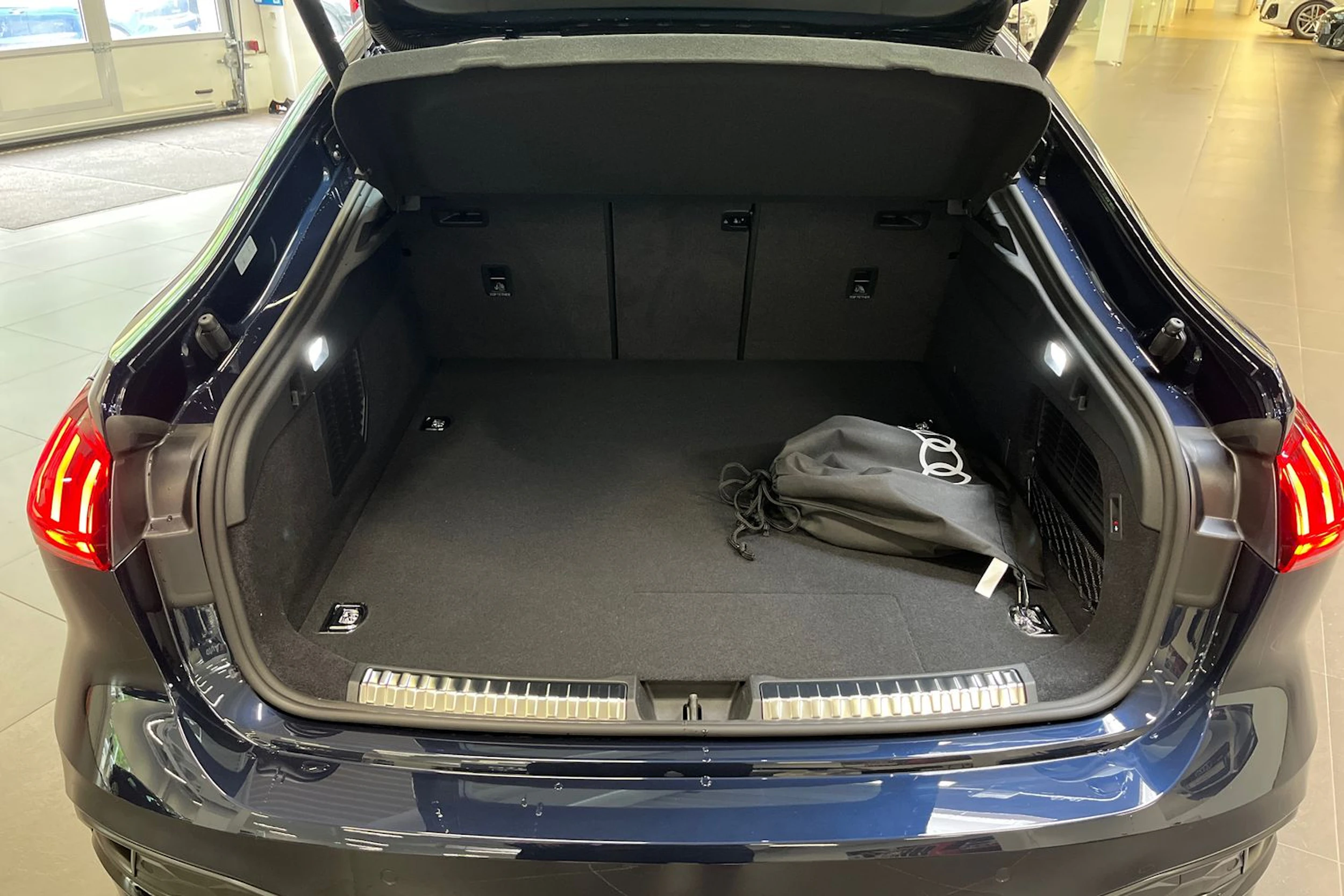 met. sininen Audi A5 2026 kuva 11.