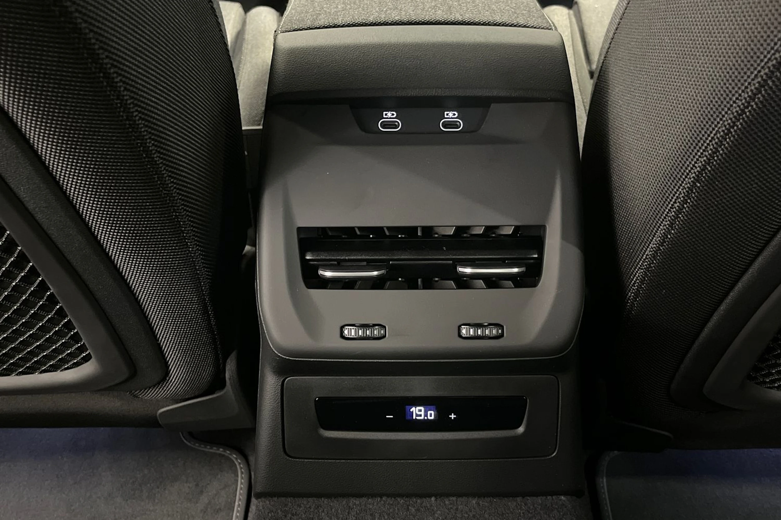 punainen Audi A5 2026 kuva 16.