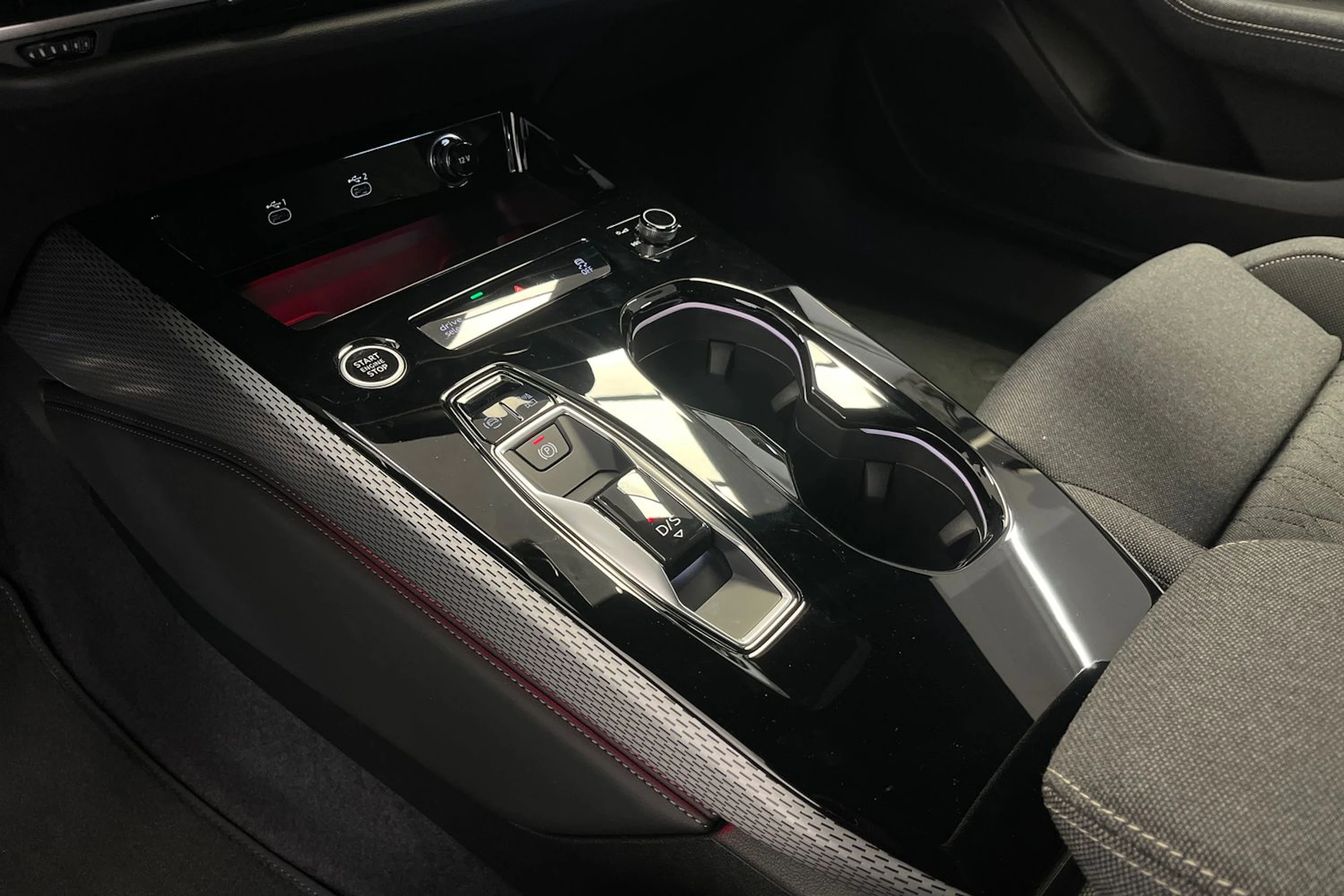 punainen Audi A5 2026 kuva 18.