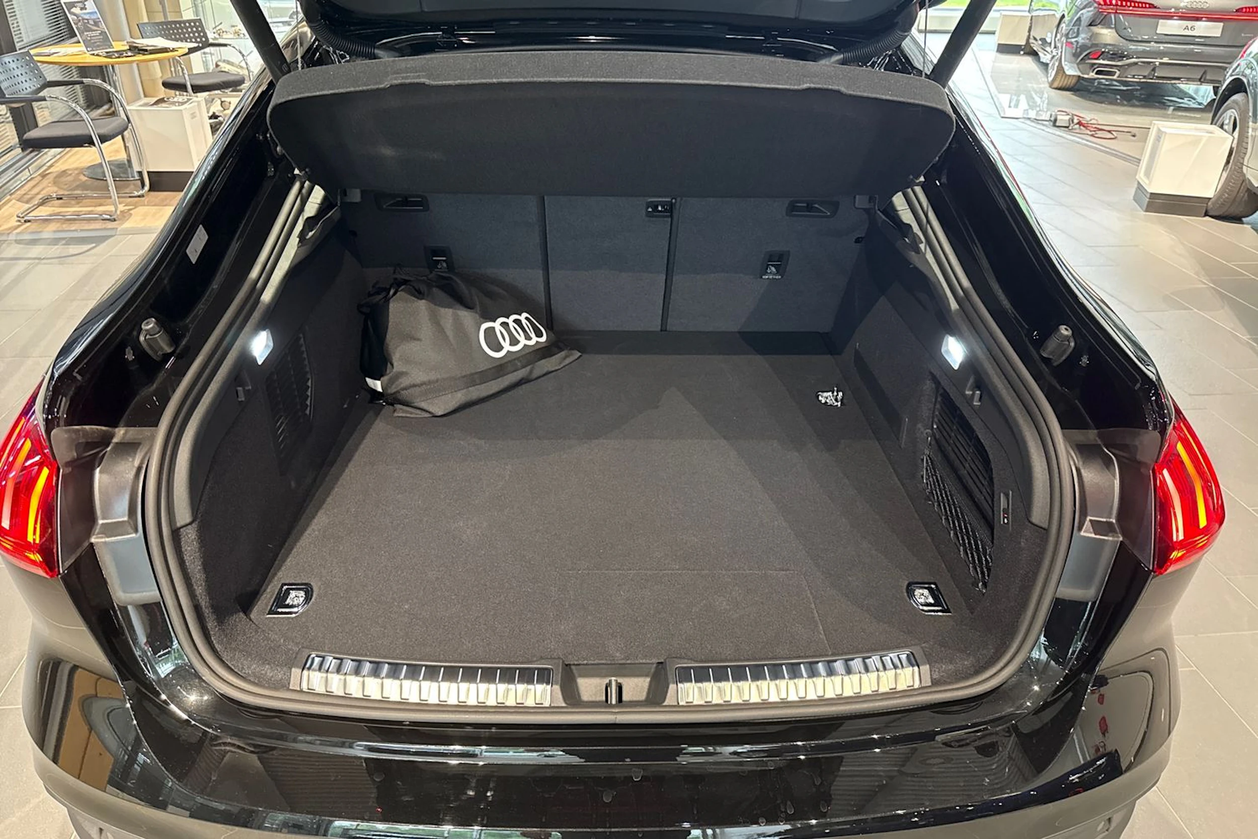 met. musta Audi A5 2026 kuva 11.