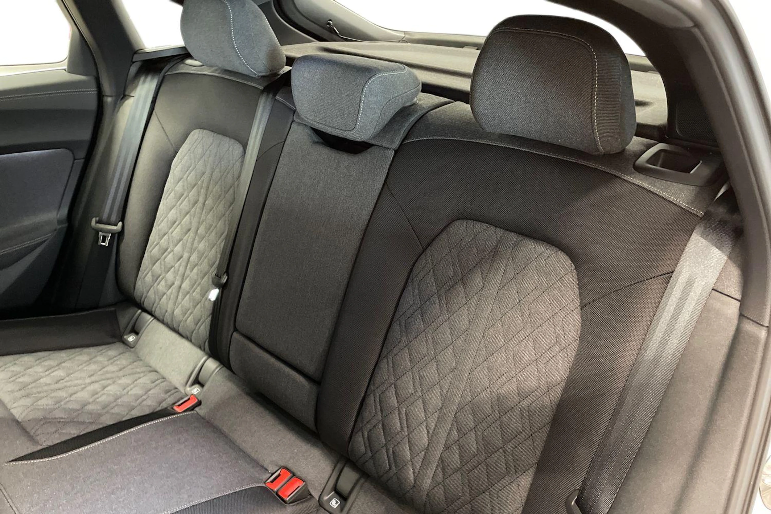 valkoinen Audi A5 2026 kuva 8.