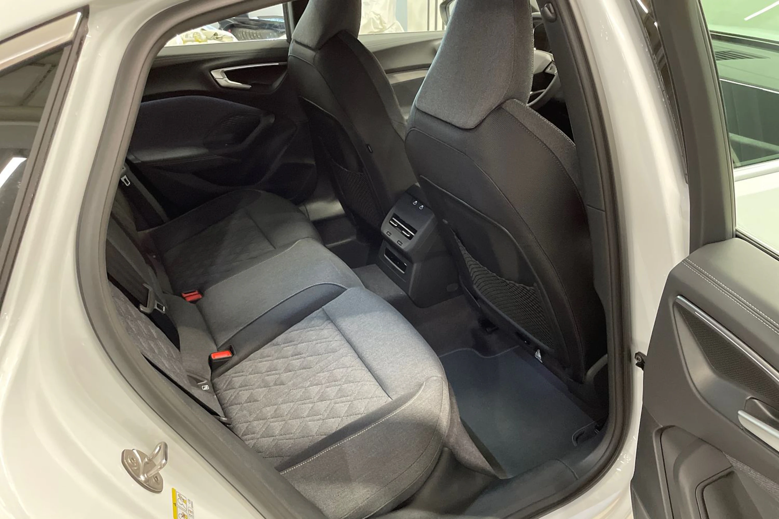 valkoinen Audi A5 2026 kuva 13.