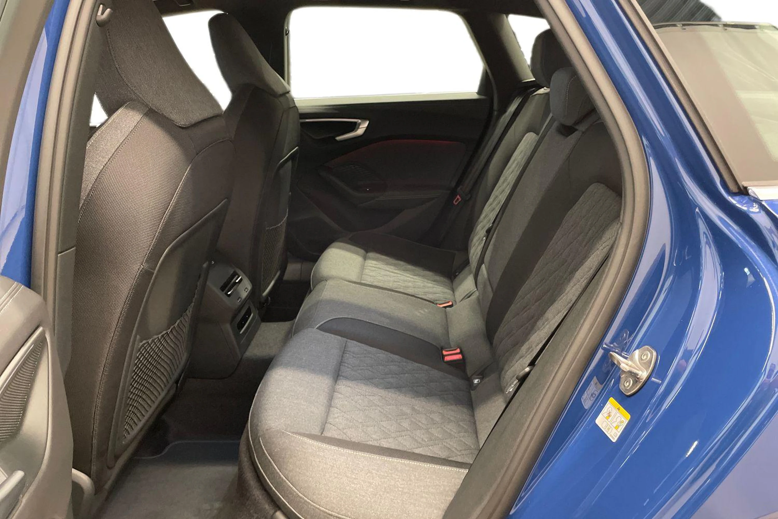 sininen Audi A5 2026 kuva 8.