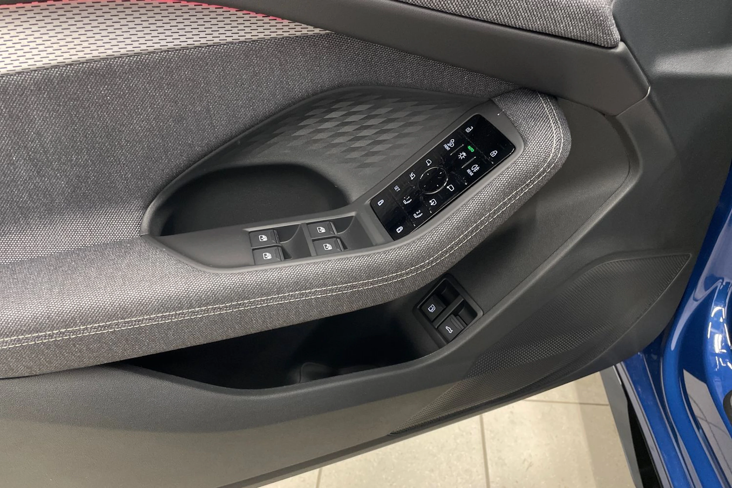 sininen Audi A5 2026 kuva 17.