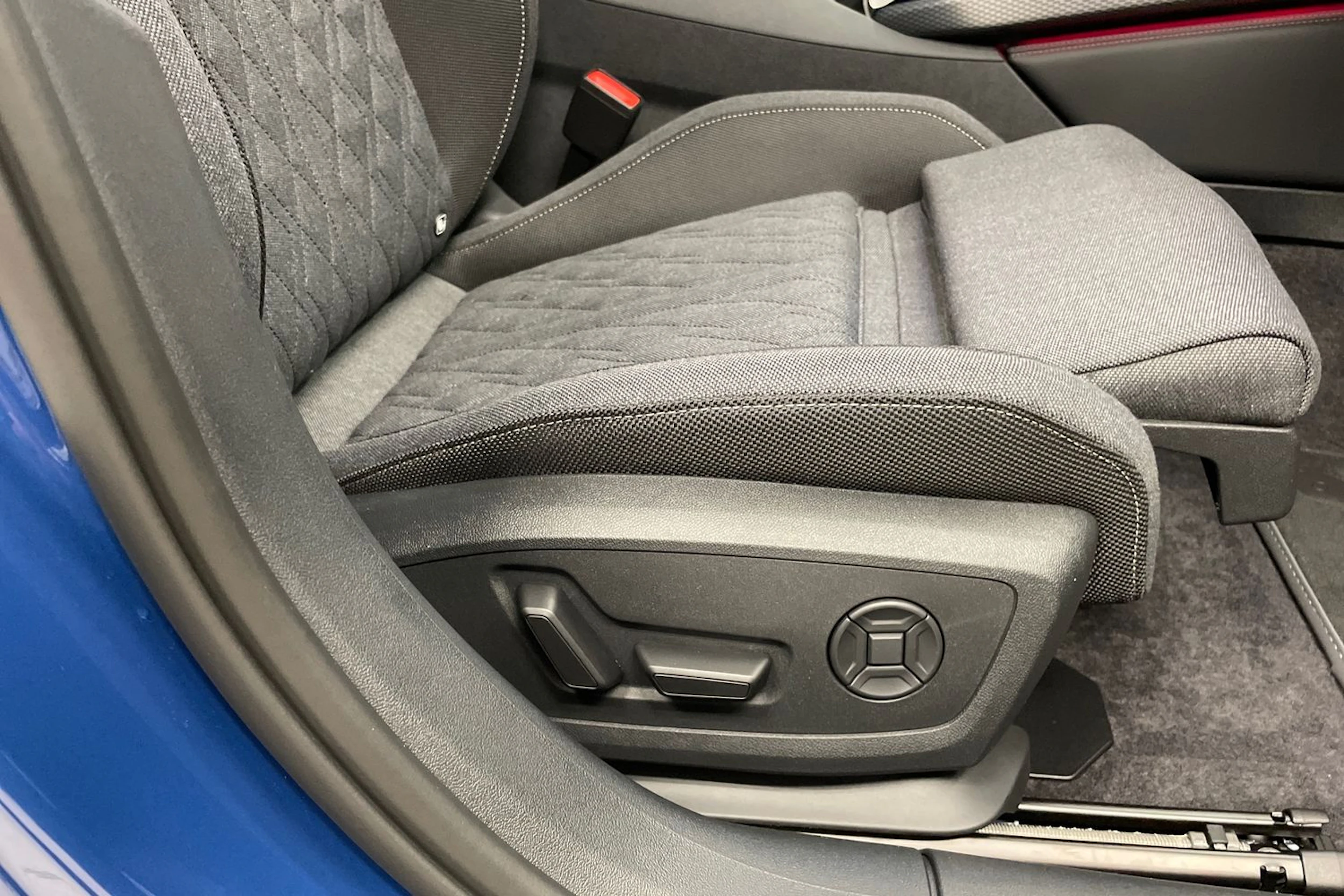 sininen Audi A5 2026 kuva 25.