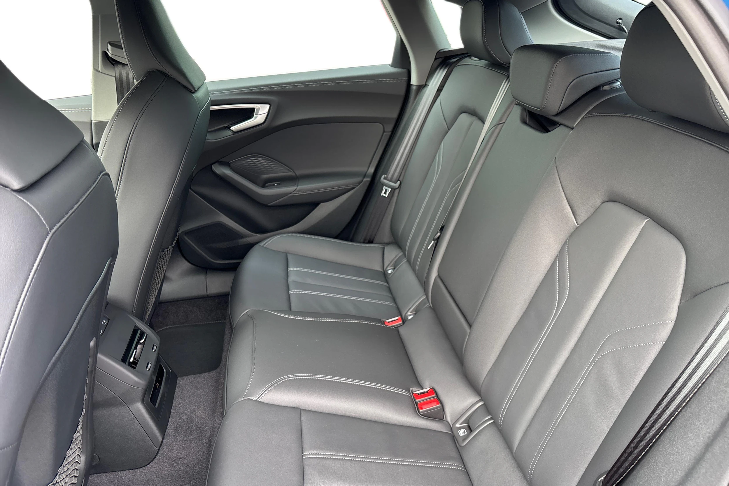 sininen Audi A5 2026 kuva 8.