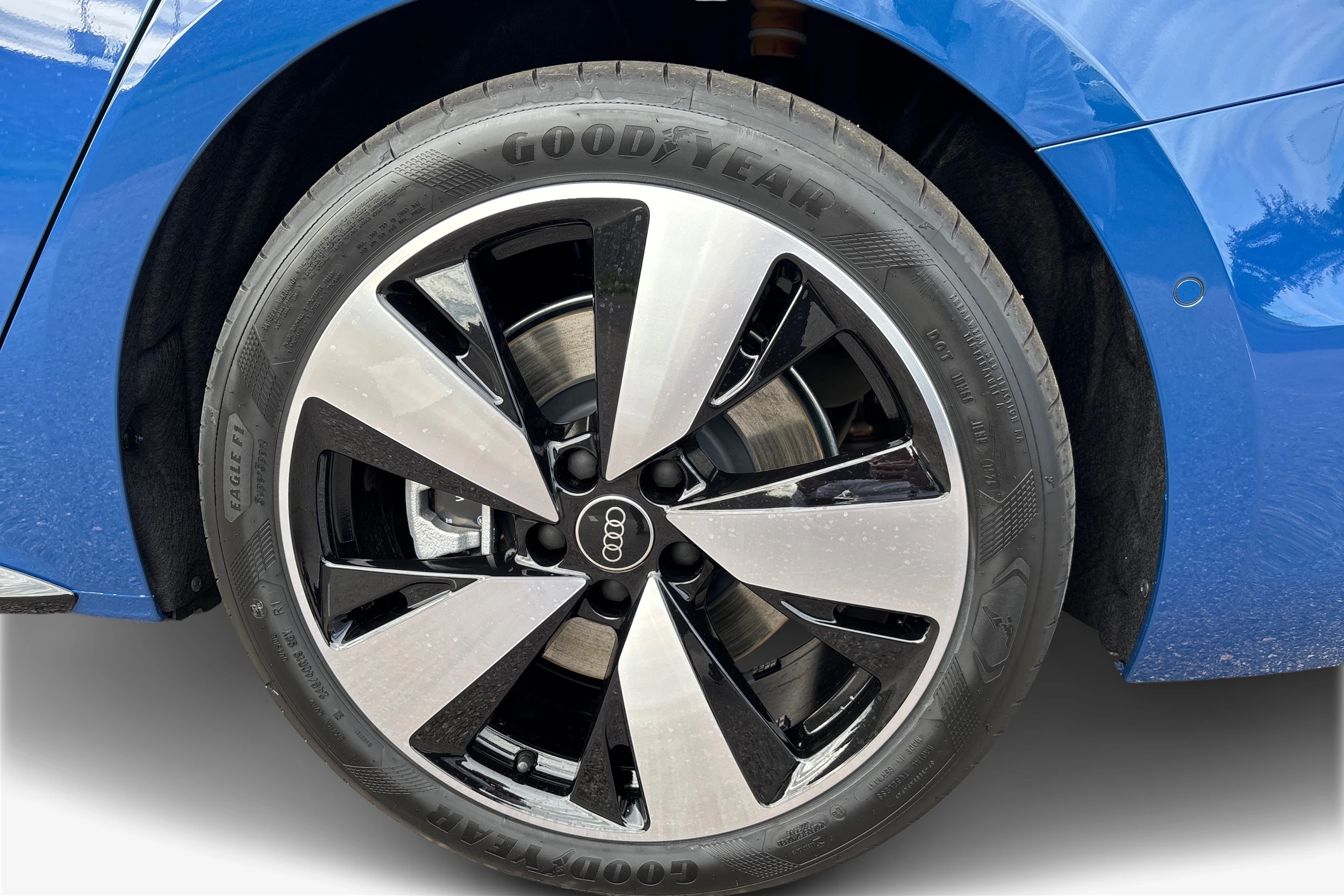 sininen Audi A5 2026 kuva 9.