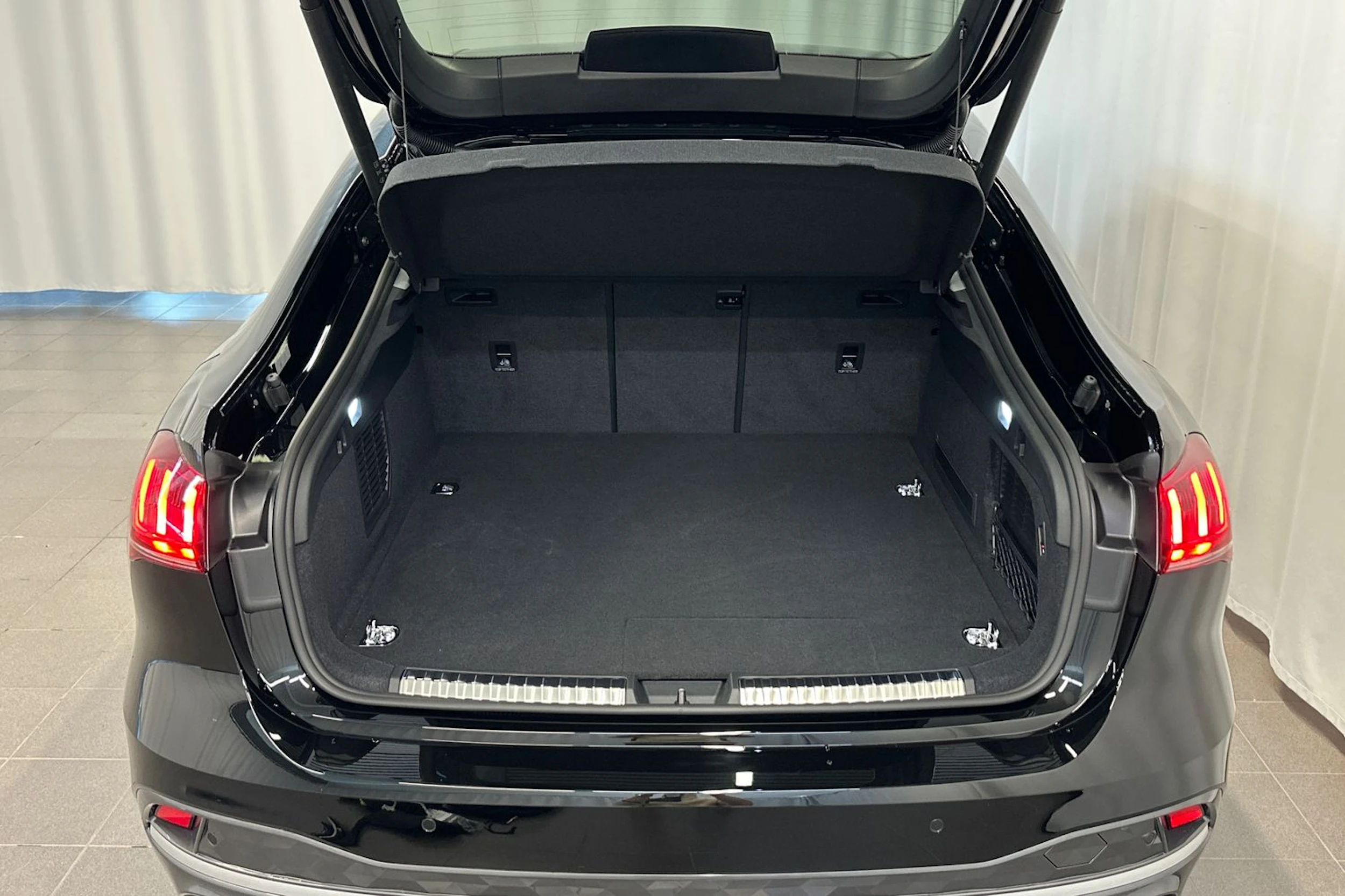 mythos musta Audi A5 2026 kuva 11.