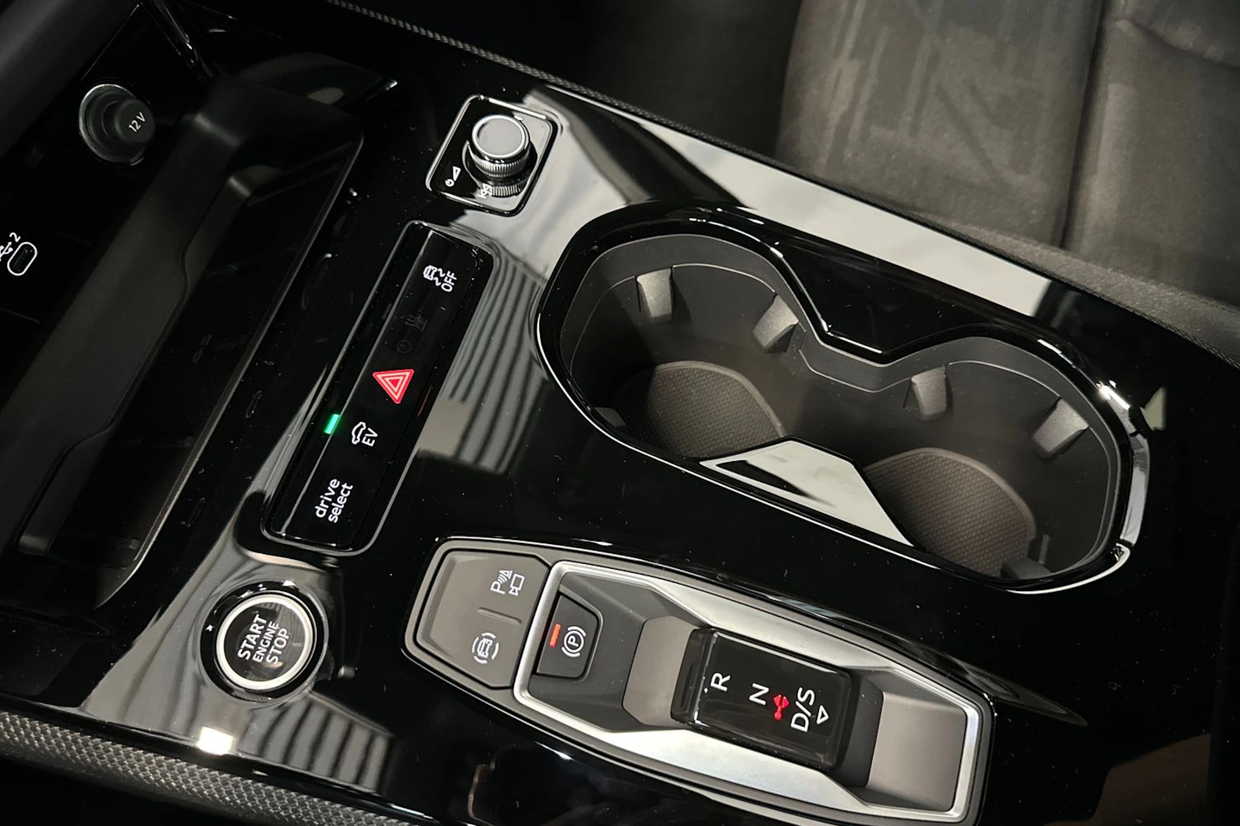 mythos musta Audi A5 2026 kuva 18.
