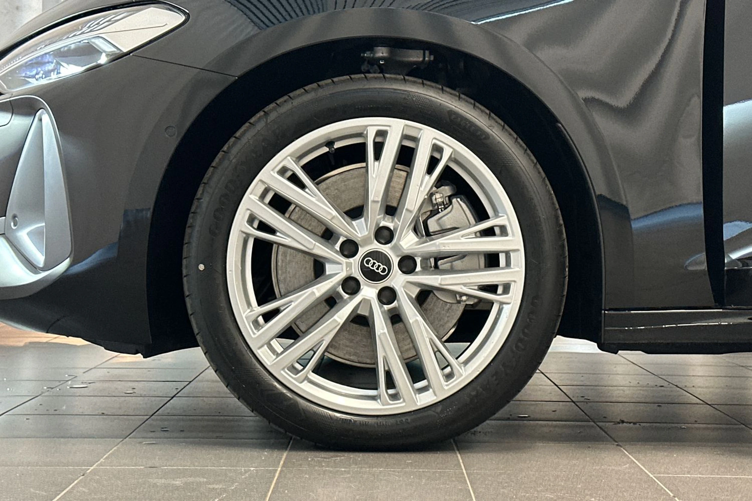 mythos musta Audi A5 2026 kuva 23.