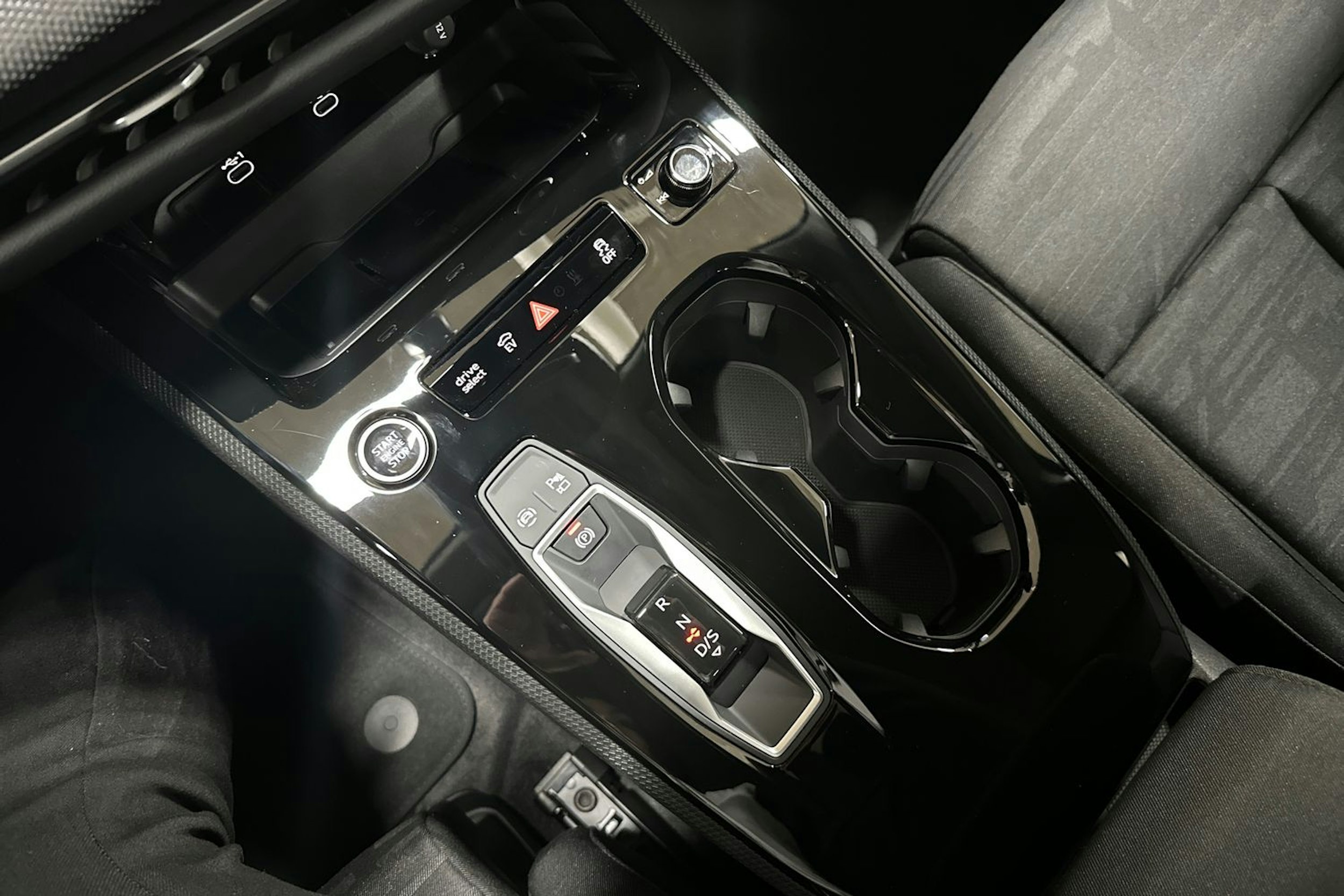 met. harmaa Audi A5 2026 kuva 23.