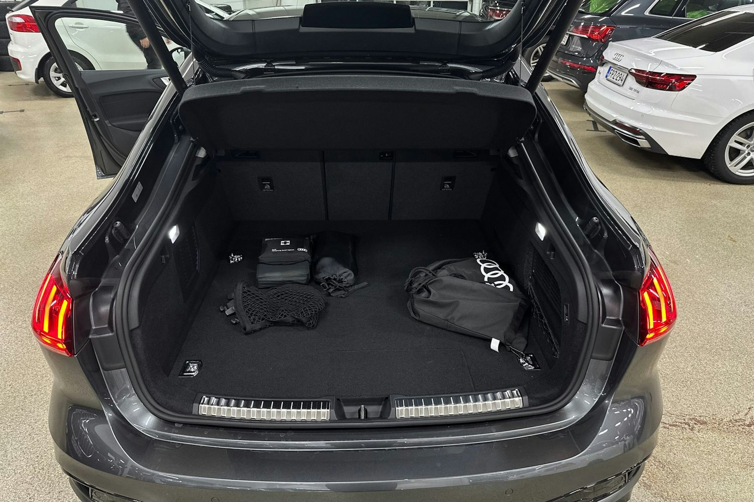 met. harmaa Audi A5 2026 kuva 34.