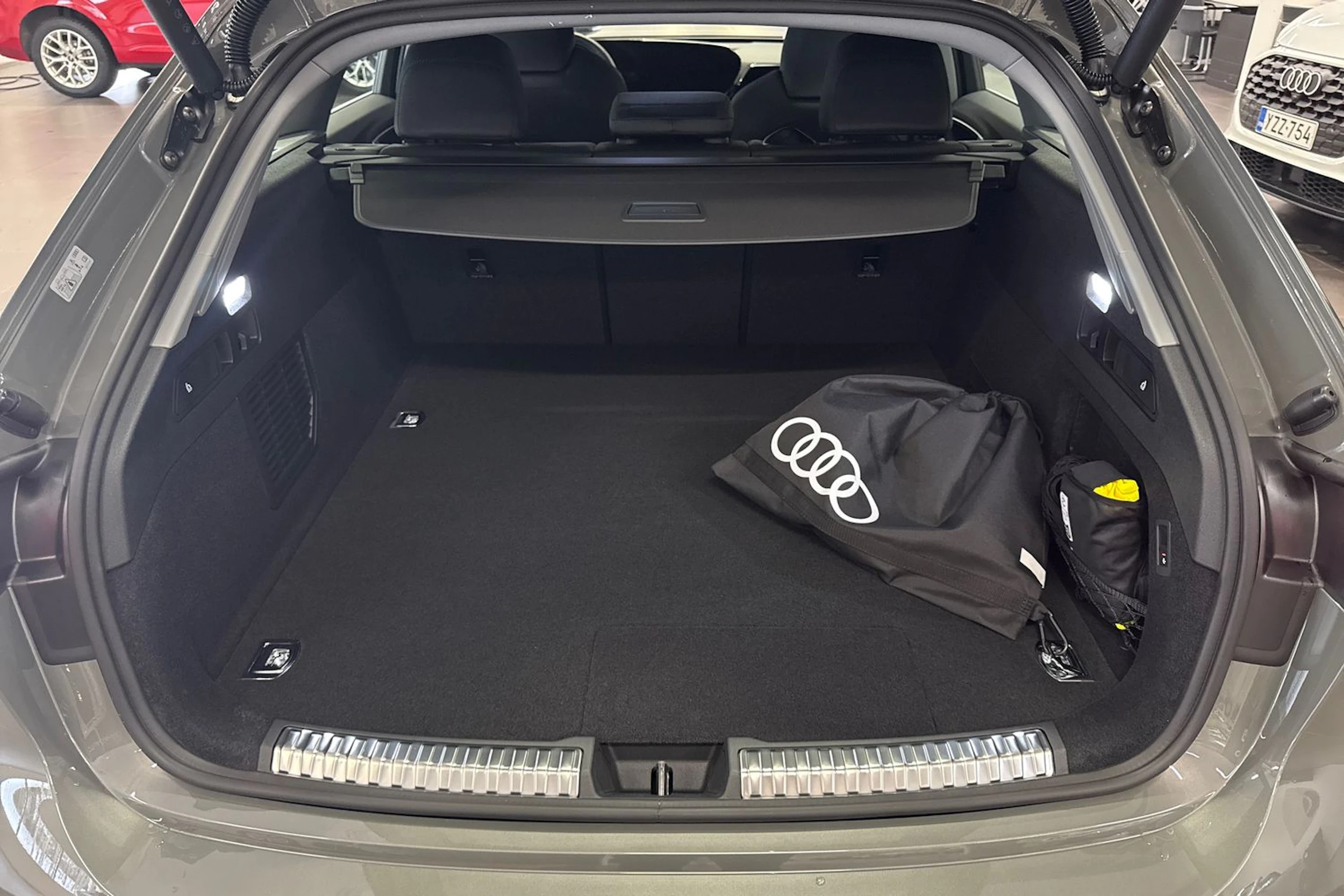 met. harmaa Audi A5 2026 kuva 11.