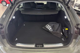 met. harmaa Audi A5 2026 kuva 11.