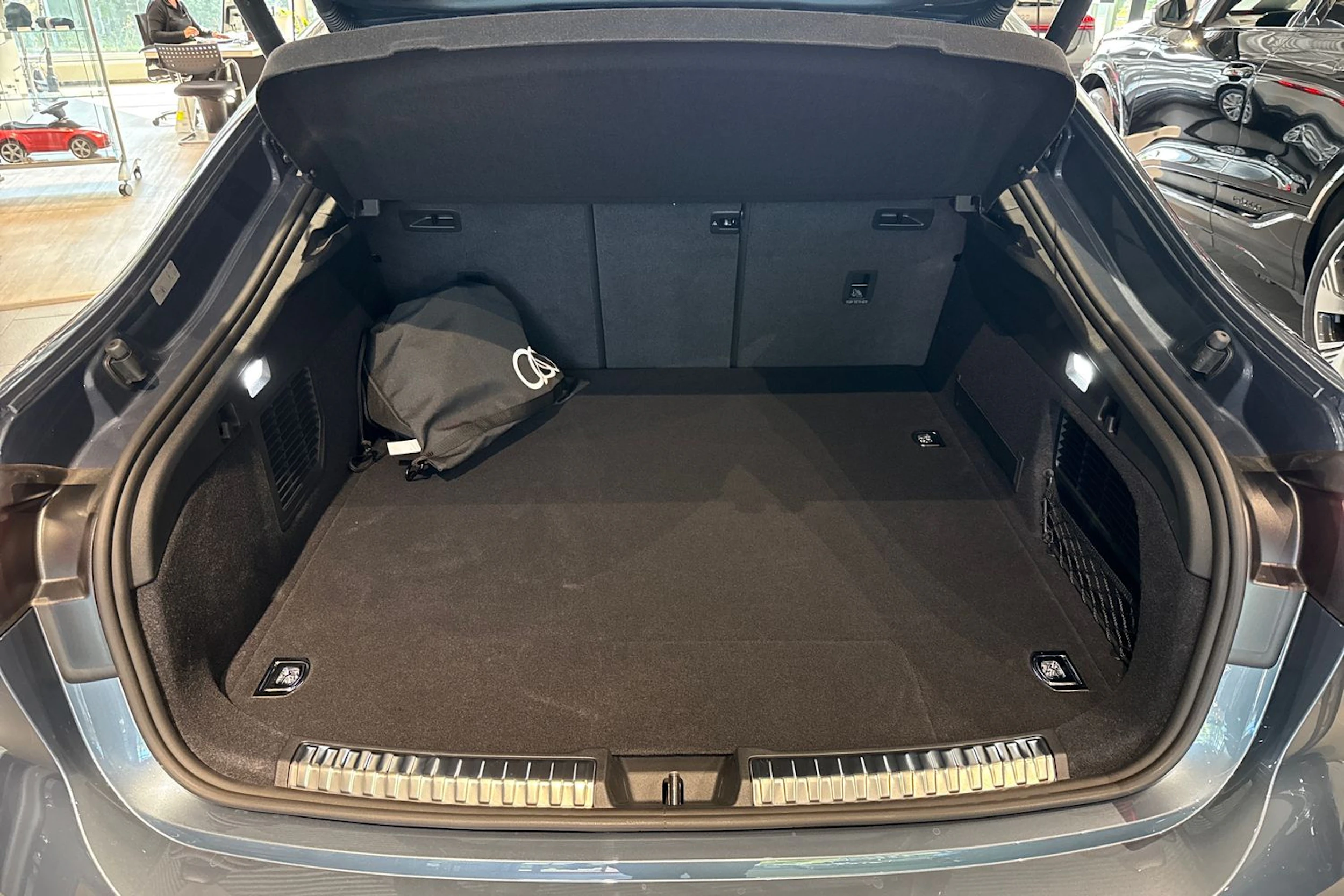 met. sininen Audi A5 2026 kuva 11.