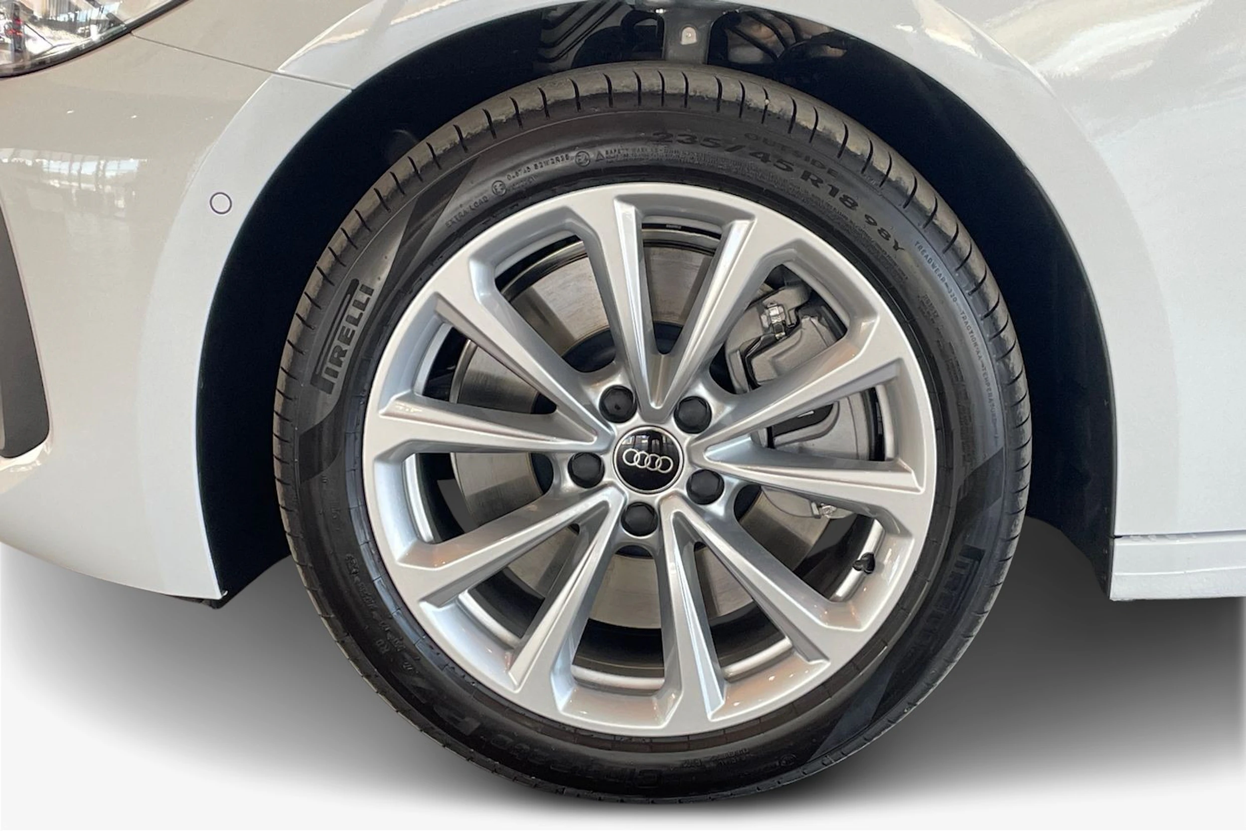 valkoinen Audi A5 2026 kuva 9.