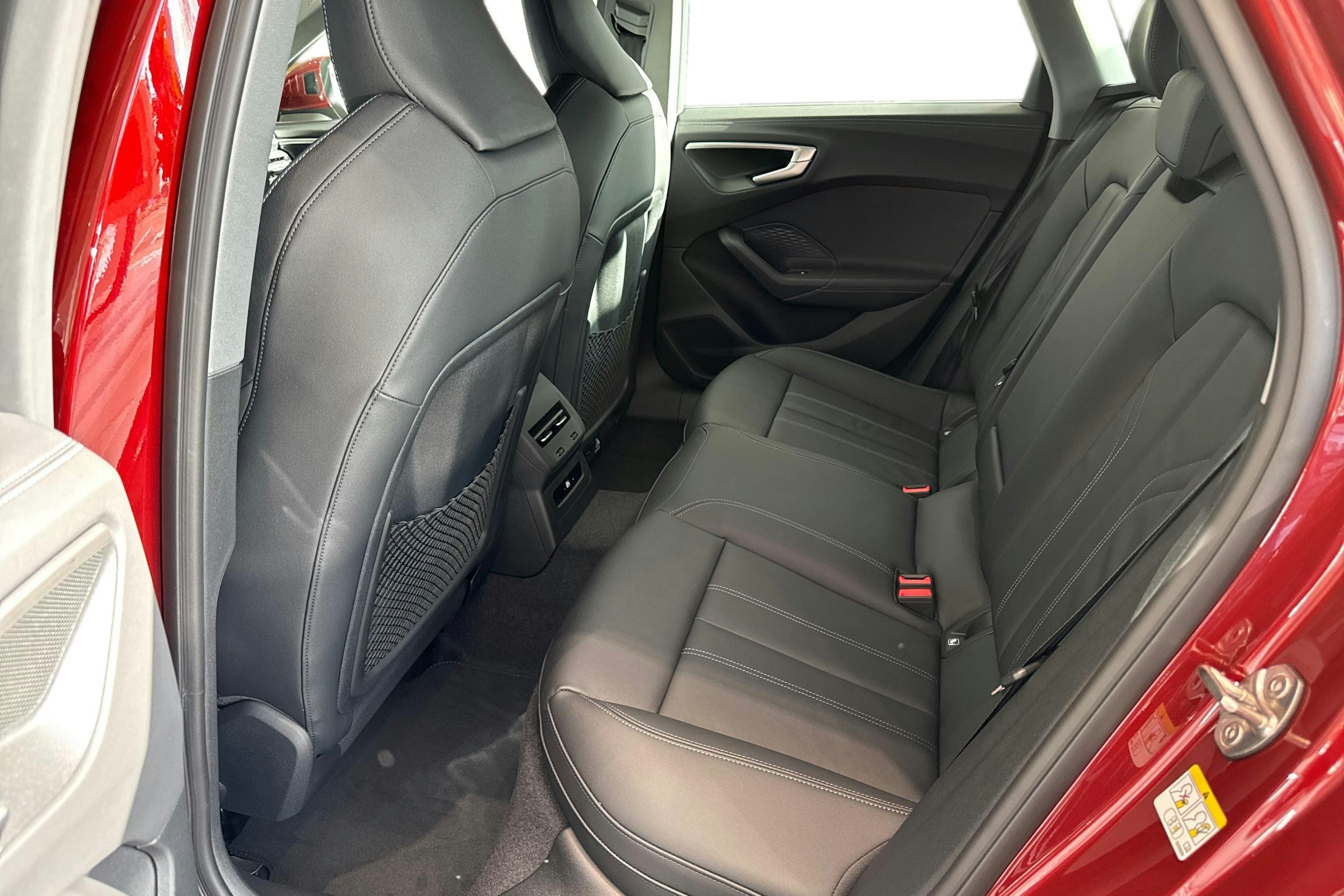 punainen Audi A5 2026 kuva 8.