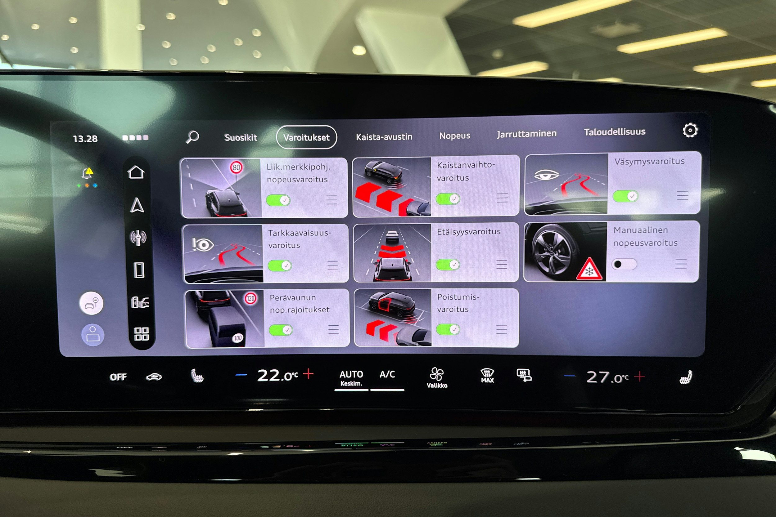 punainen Audi A5 2026 kuva 12.