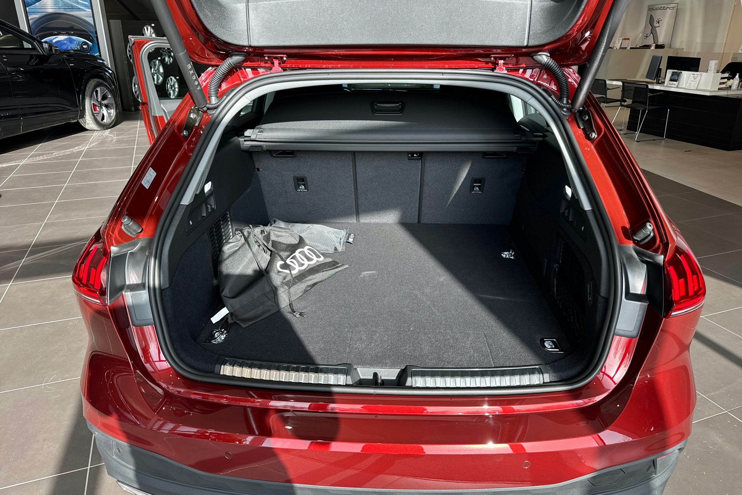 punainen Audi A5 2026 kuva 15.