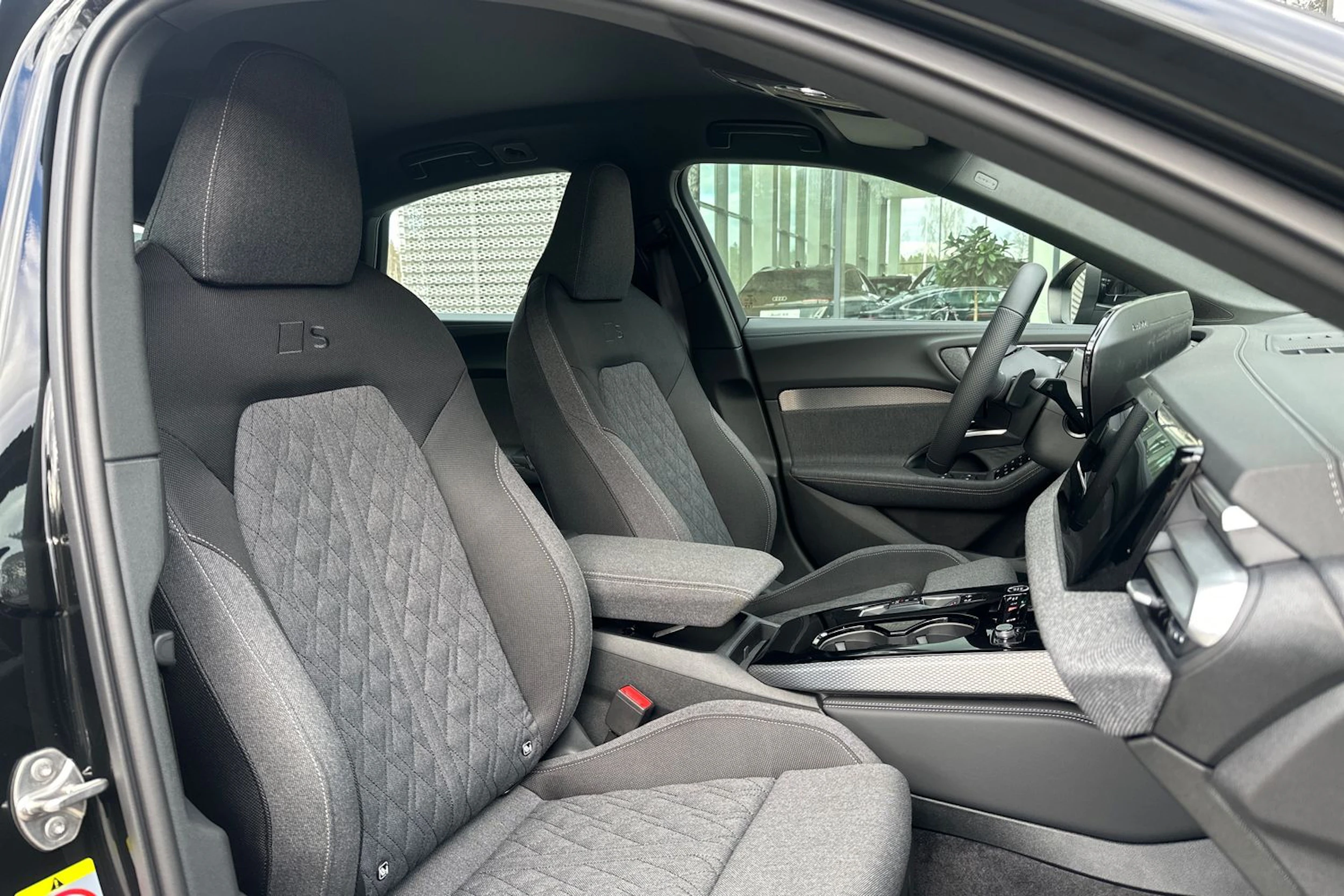 musta Audi A5 2026 kuva 14.