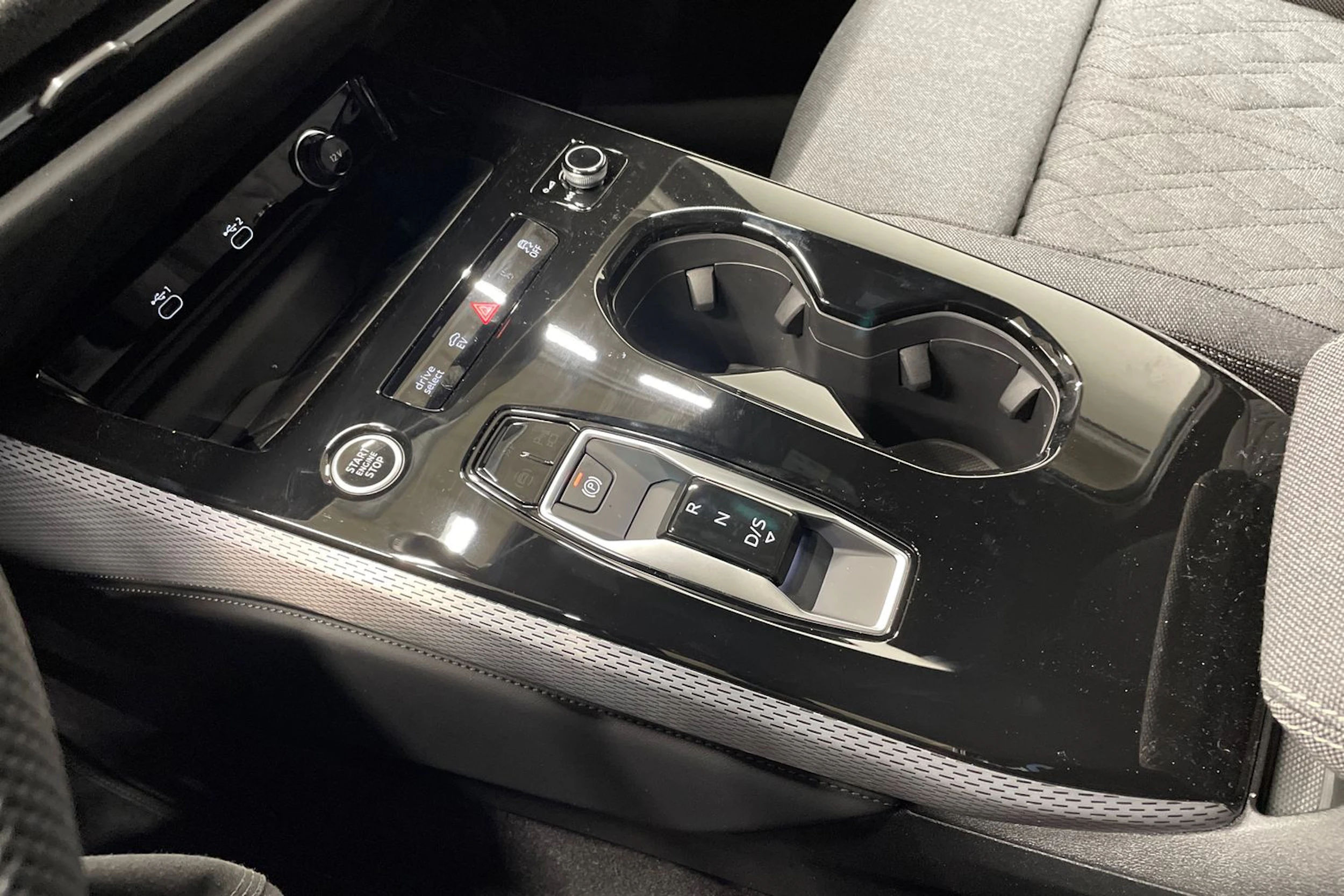 musta Audi A5 2026 kuva 14.