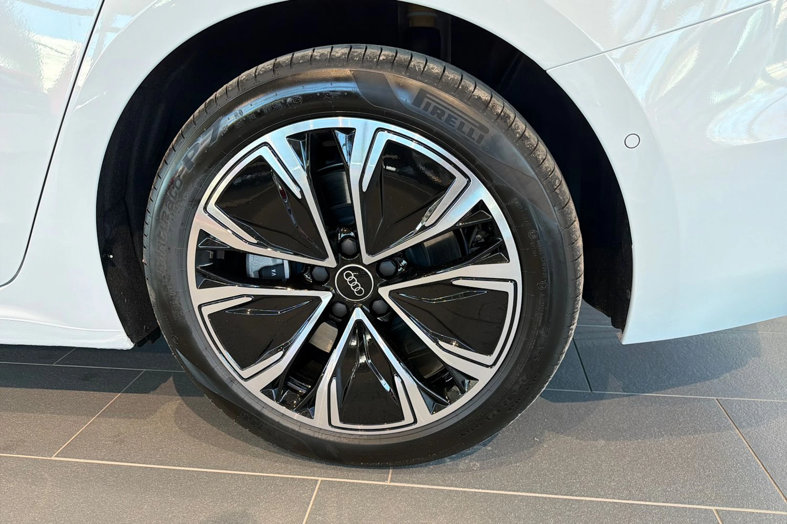 valkoinen Audi A5 2026 kuva 10.