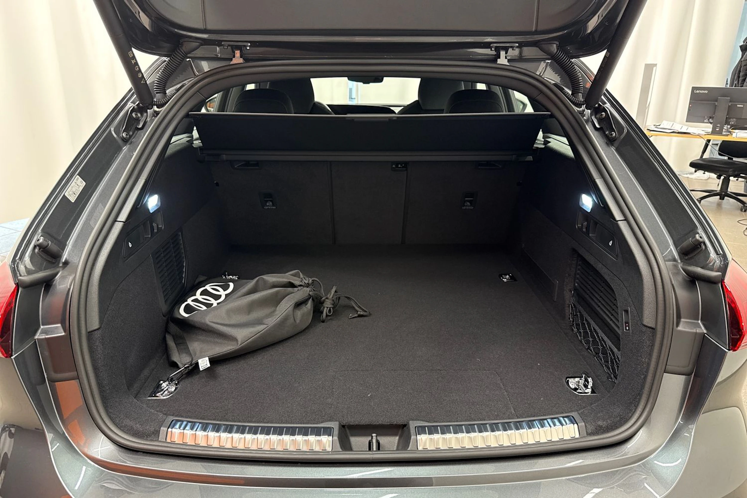 met. harmaa Audi A5 2026 kuva 11.