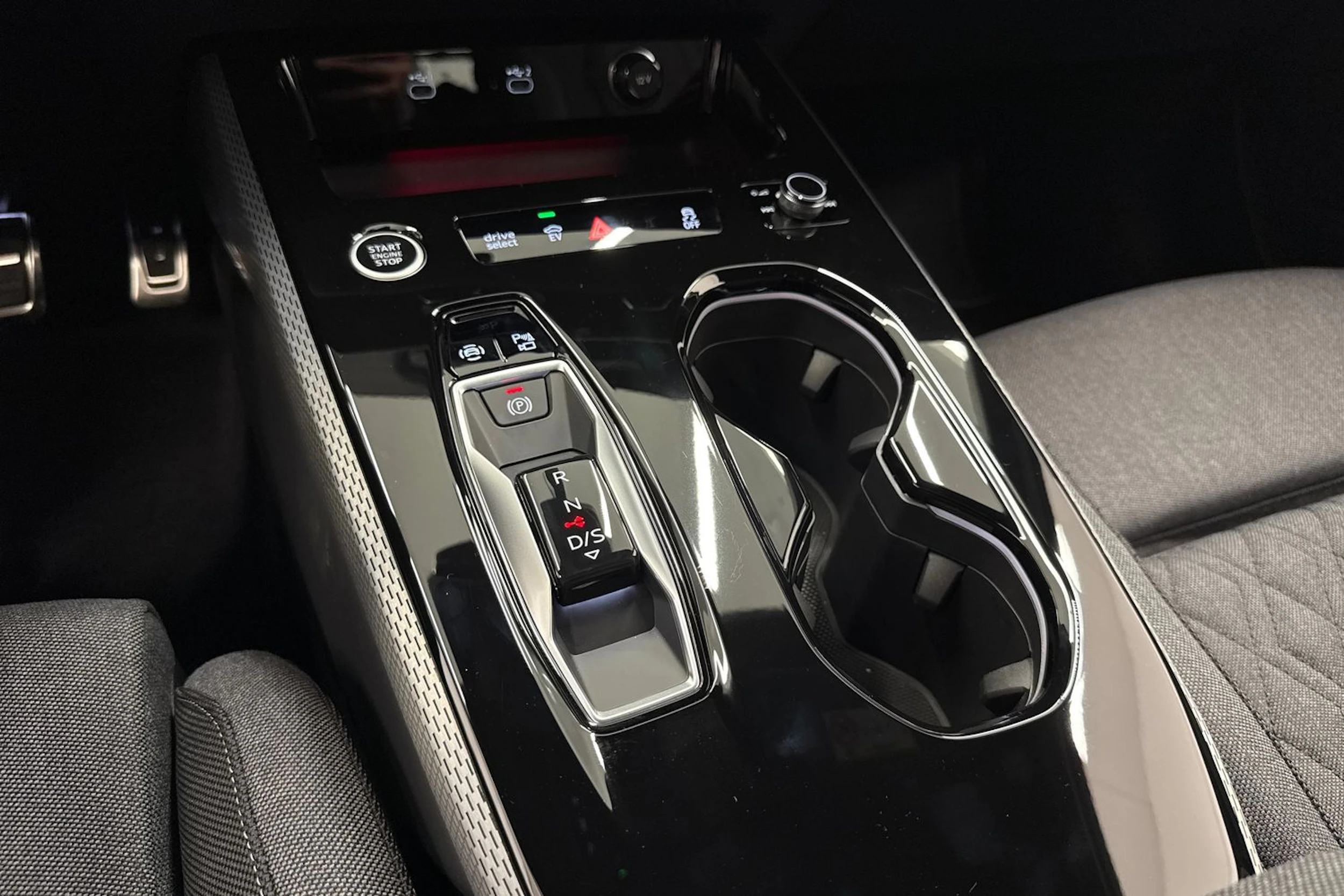 met. harmaa Audi A5 2026 kuva 24.