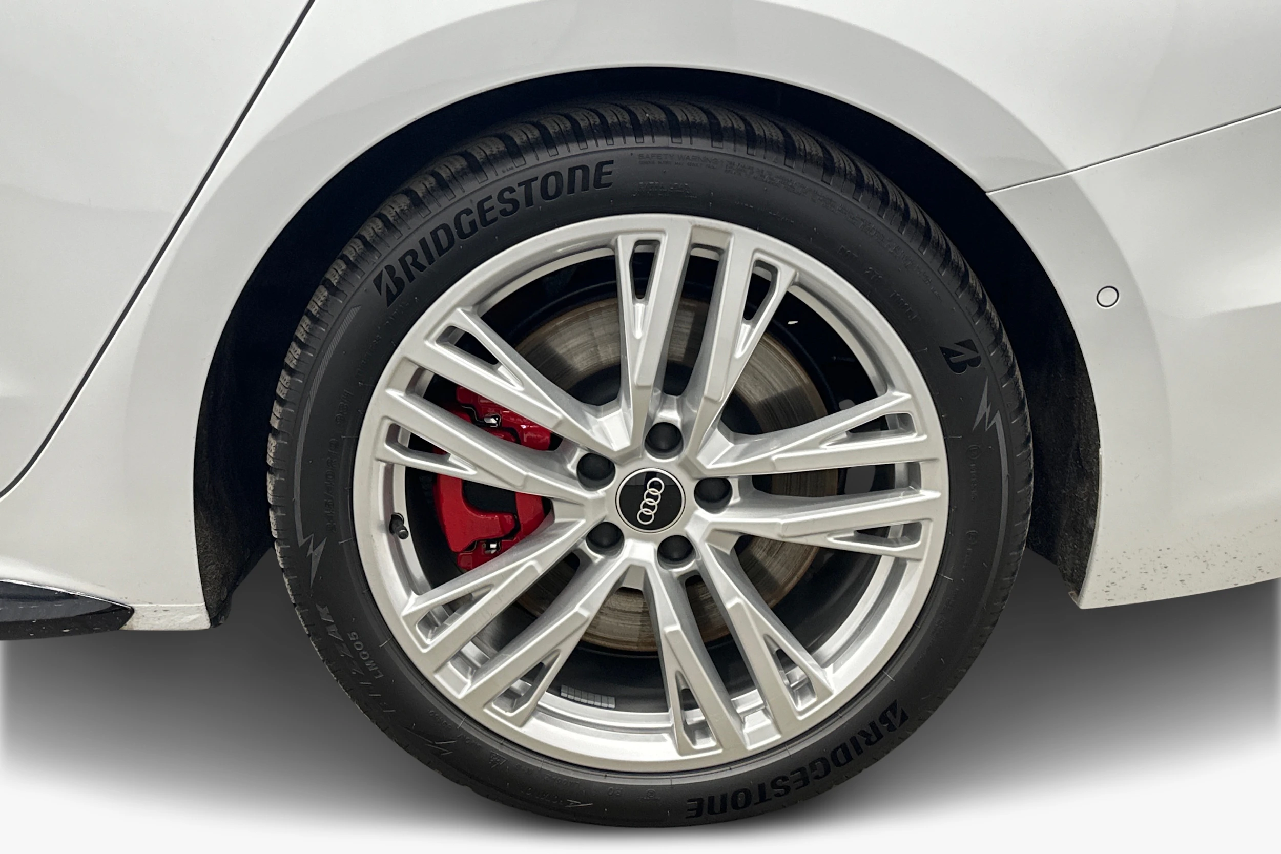 valkoinen Audi A5 Avant 2025 kuva 9.