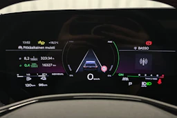 valkoinen Audi A5 Avant 2025 kuva 13.
