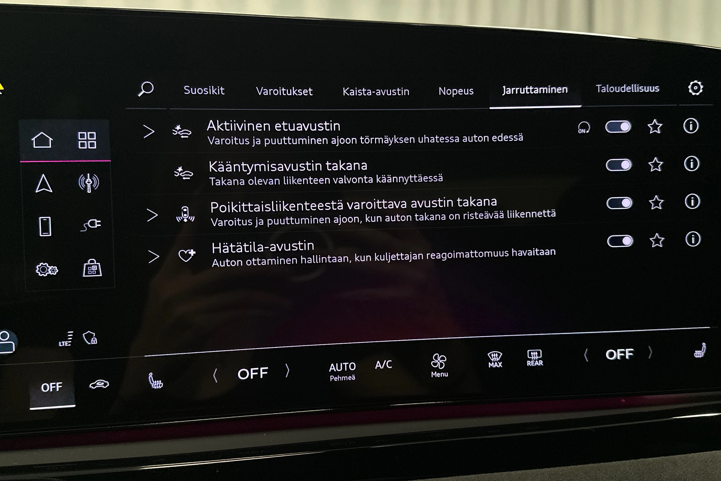 valkoinen Audi A5 Avant 2025 kuva 27.