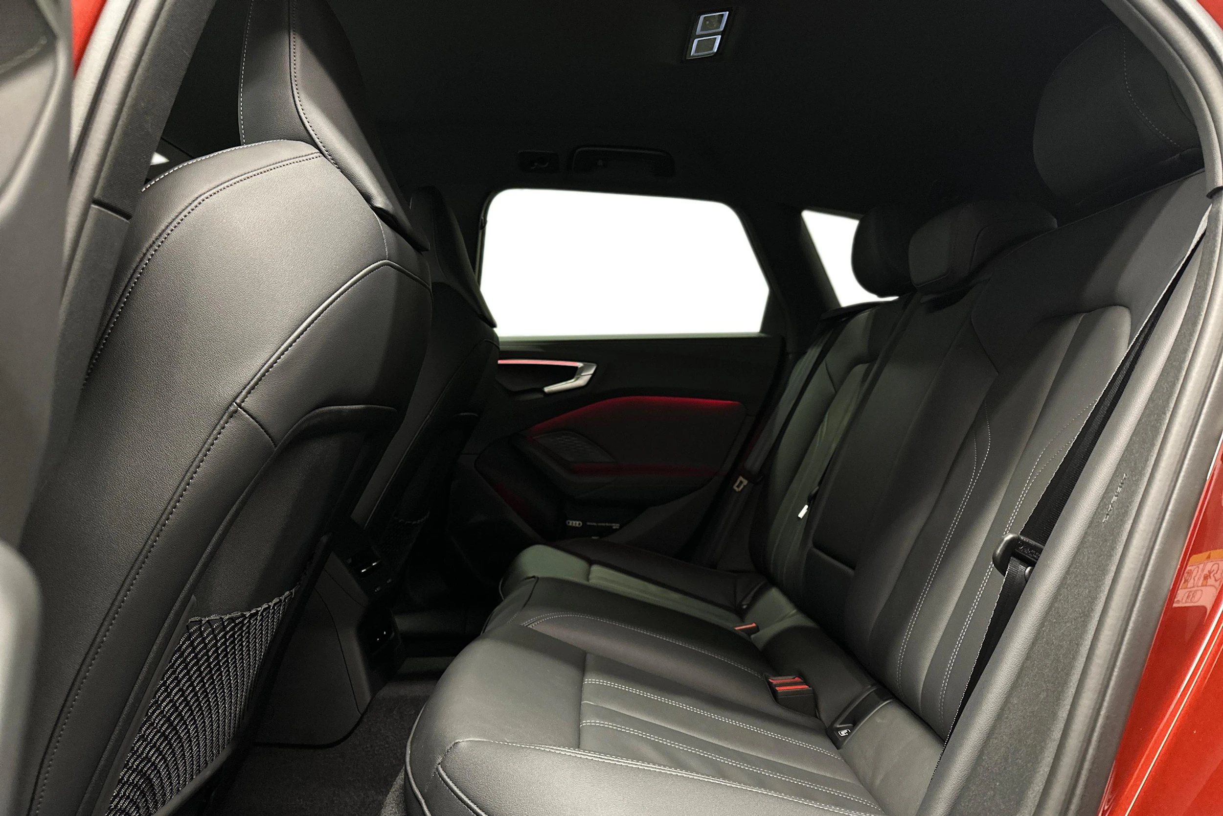punainen Audi A5 Avant 2025 kuva 8.