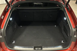 punainen Audi A5 Avant 2025 kuva 11.