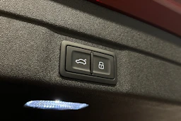 punainen Audi A5 Avant 2025 kuva 12.