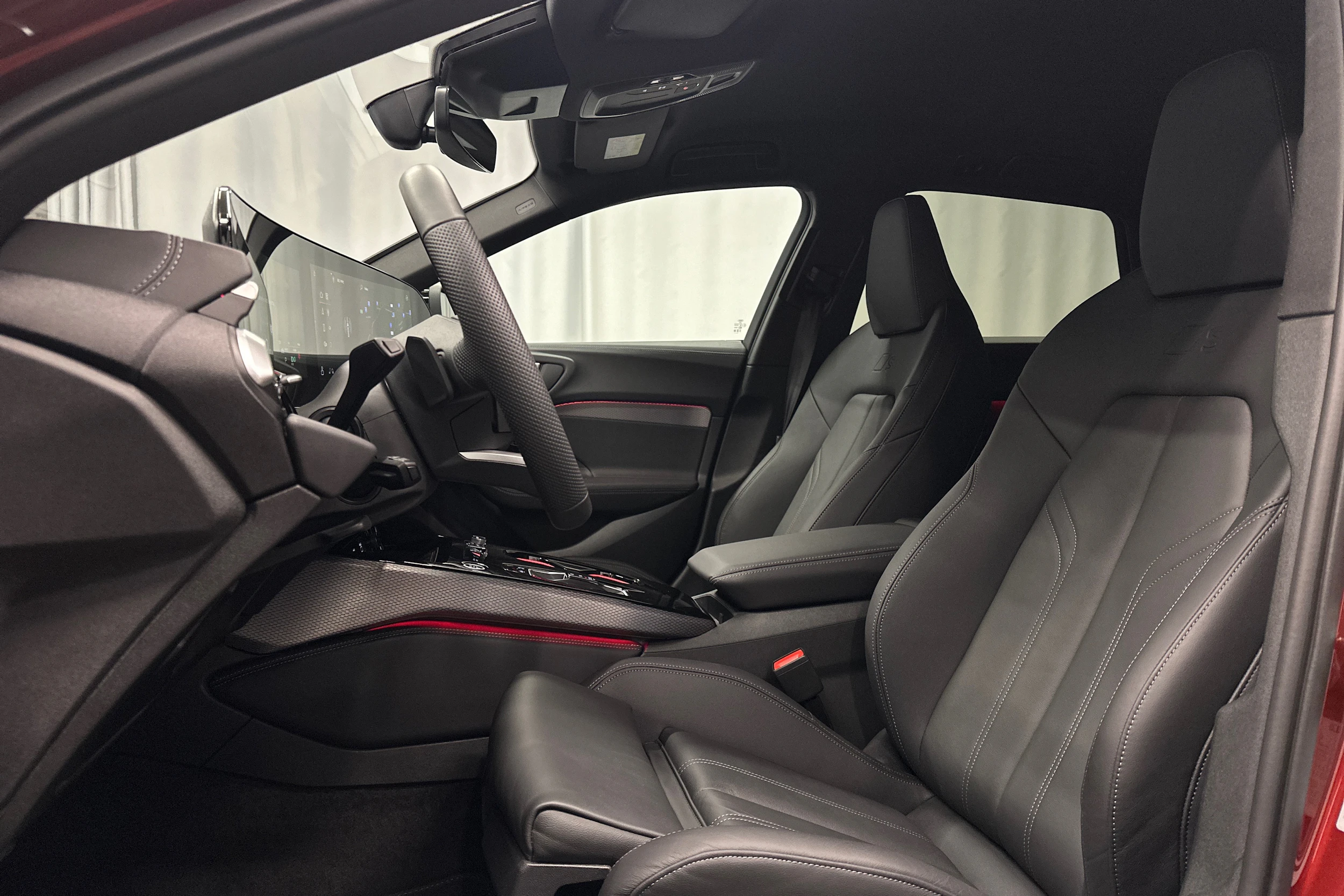 punainen Audi A5 Avant 2025 kuva 15.