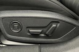 punainen Audi A5 Avant 2025 kuva 16.
