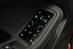 punainen Audi A5 Avant 2025 kuva 17.
