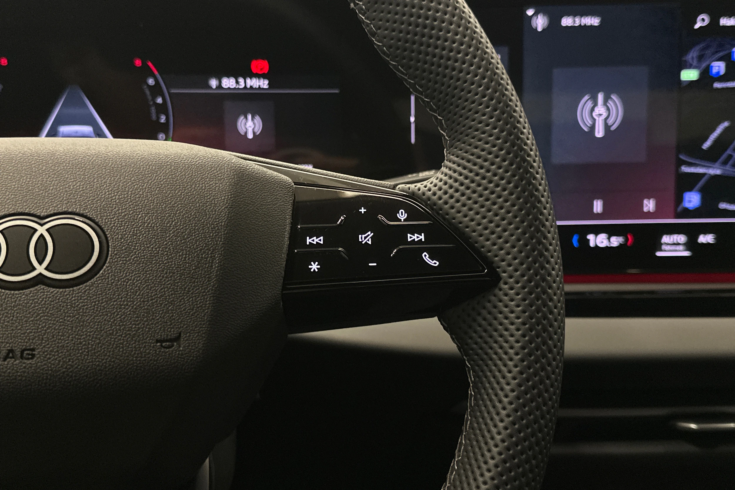 punainen Audi A5 Avant 2025 kuva 21.