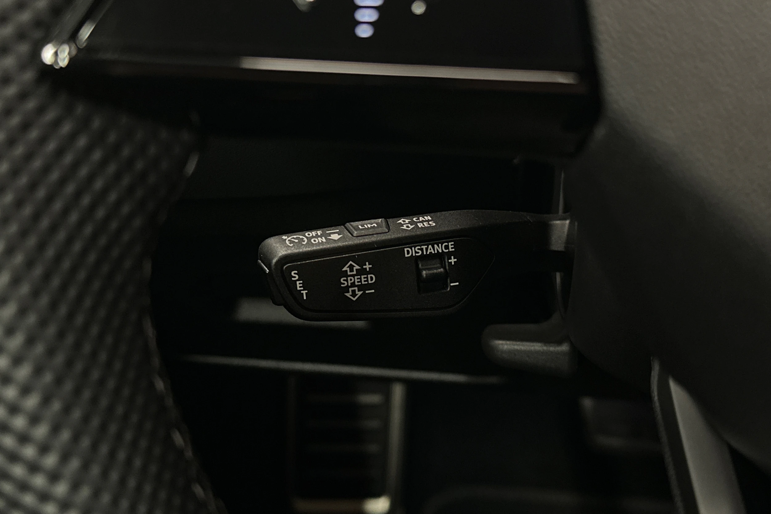 punainen Audi A5 Avant 2025 kuva 22.