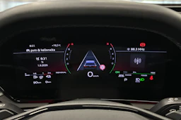 punainen Audi A5 Avant 2025 kuva 23.