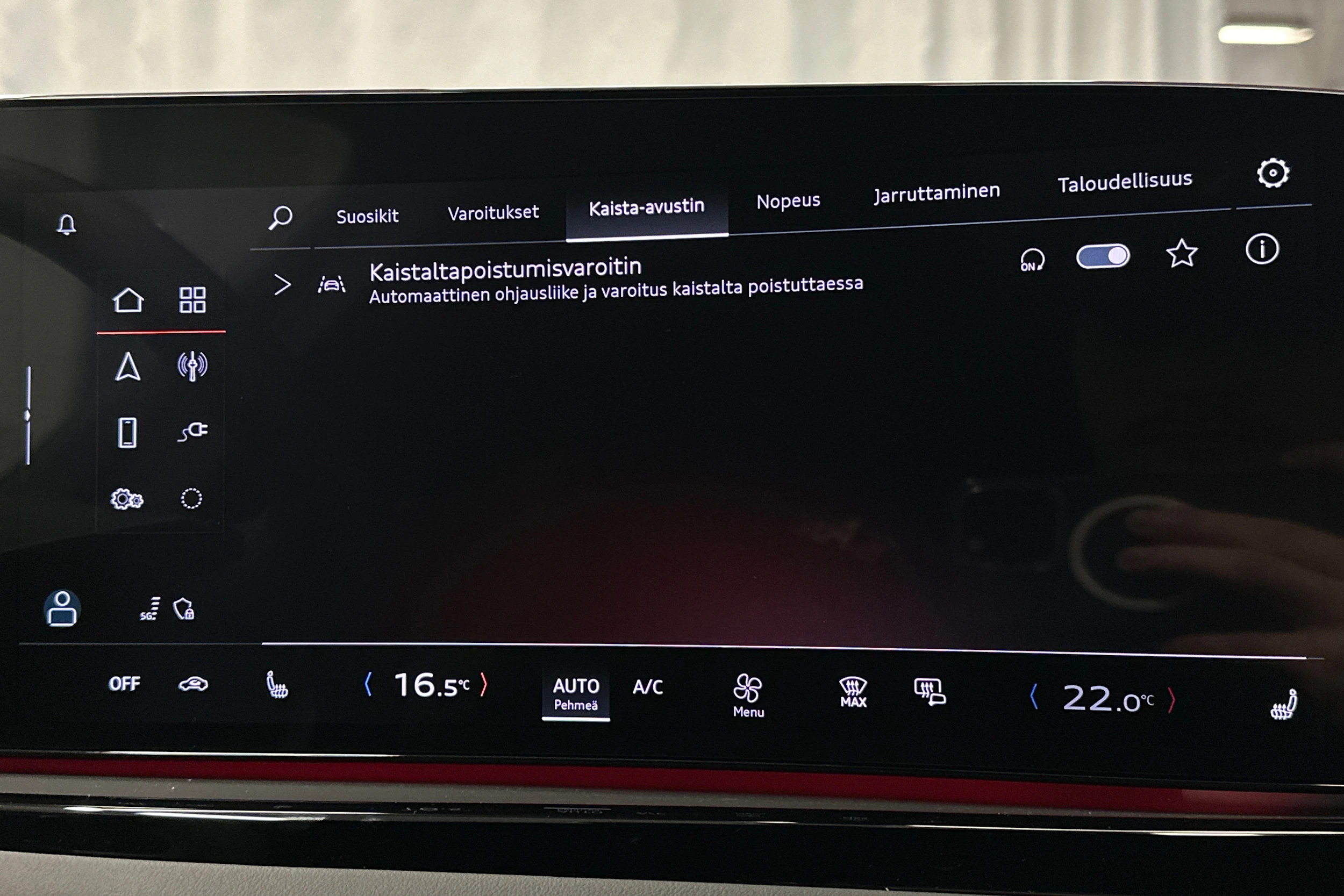 punainen Audi A5 Avant 2025 kuva 28.