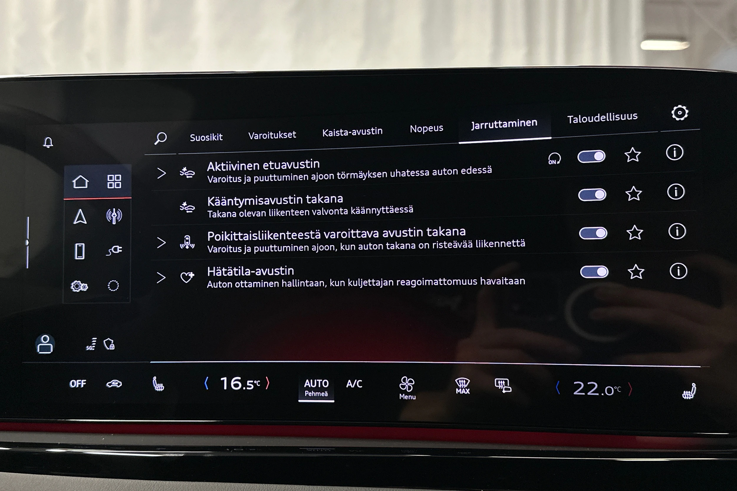 punainen Audi A5 Avant 2025 kuva 30.